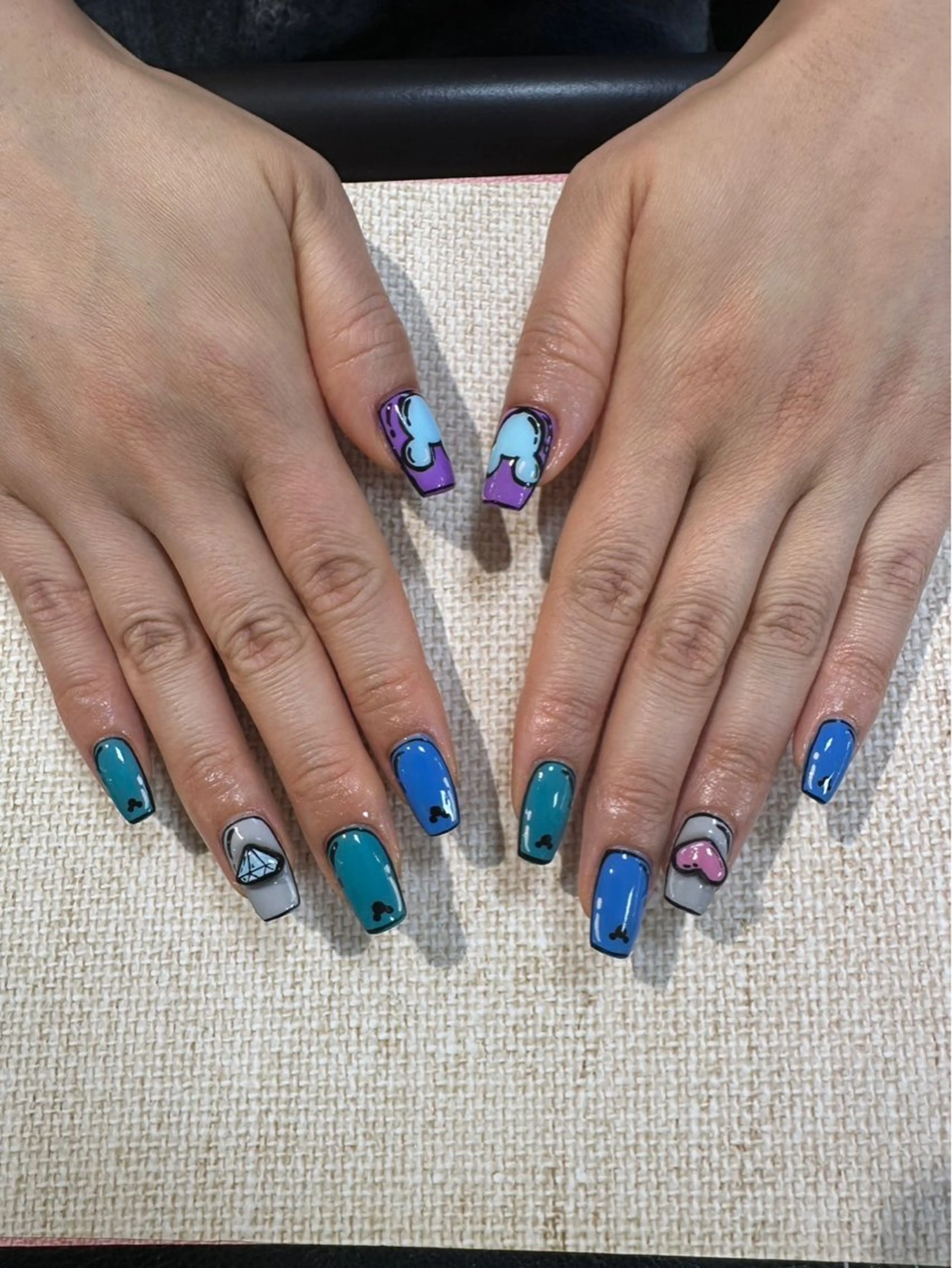 ネイル アートネイル ハート ハンドネイル LaViena姫路所属・e_nail 〜本格ケア〜のネイルデザイン