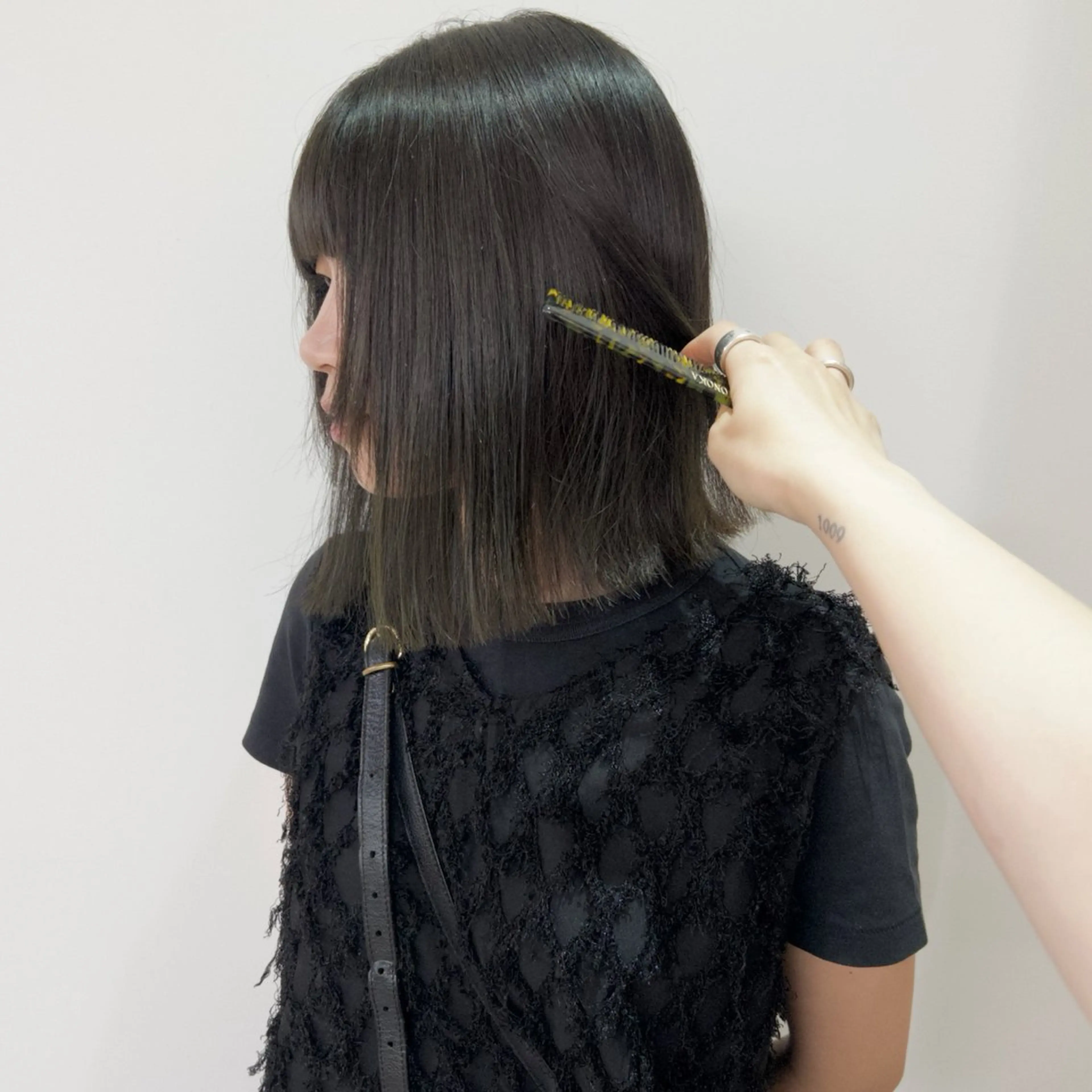 ミディアム カラー 透明感カラー 顔まわりレイヤー 顔周りカット ハッシュカット レイヤーカット nonoka オリーブ/グレージュのヘアスタイル