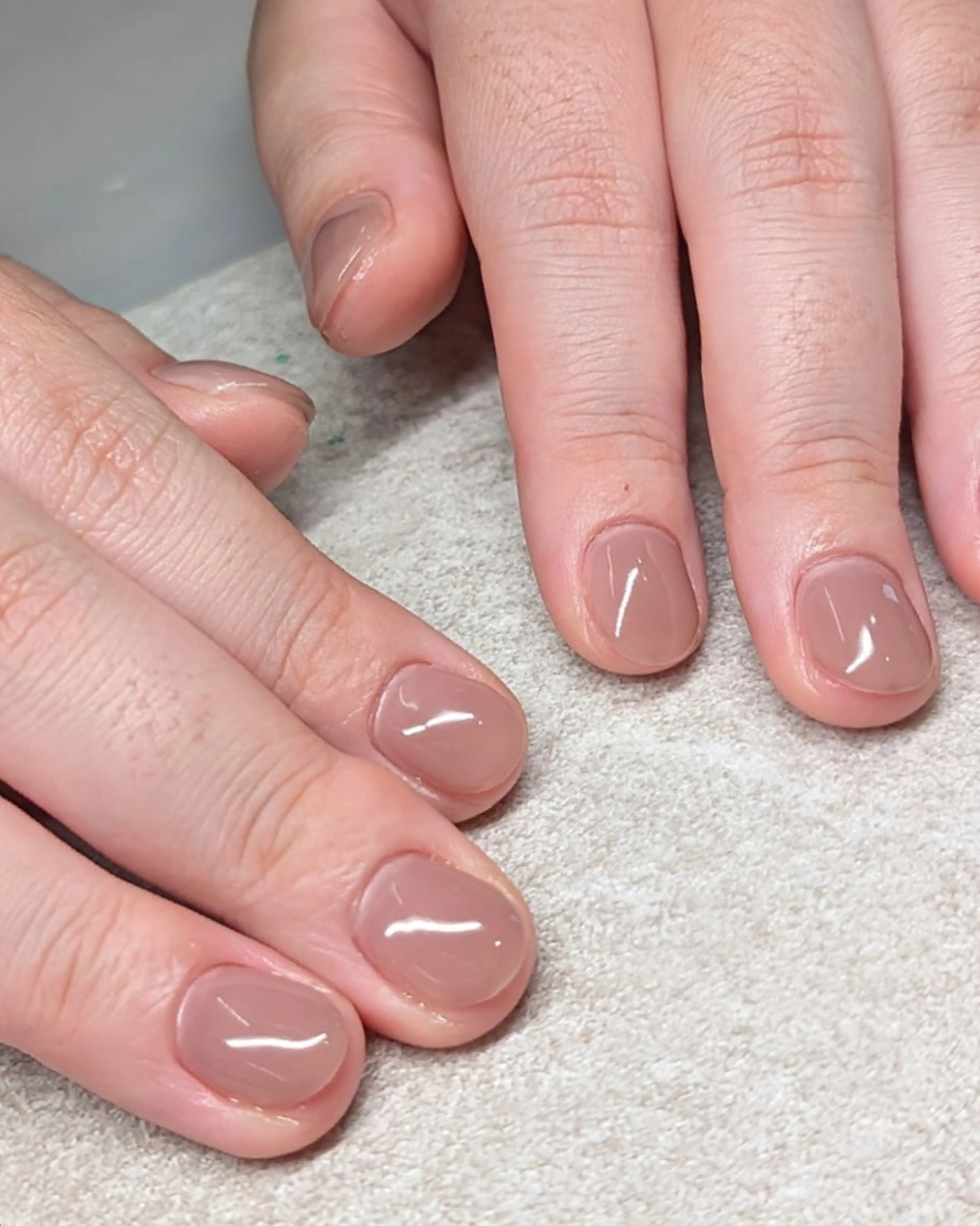 ネイル オフィスネイル ピンク ピンクベージュ ハンドネイル FIKA 折戸のネイルデザイン