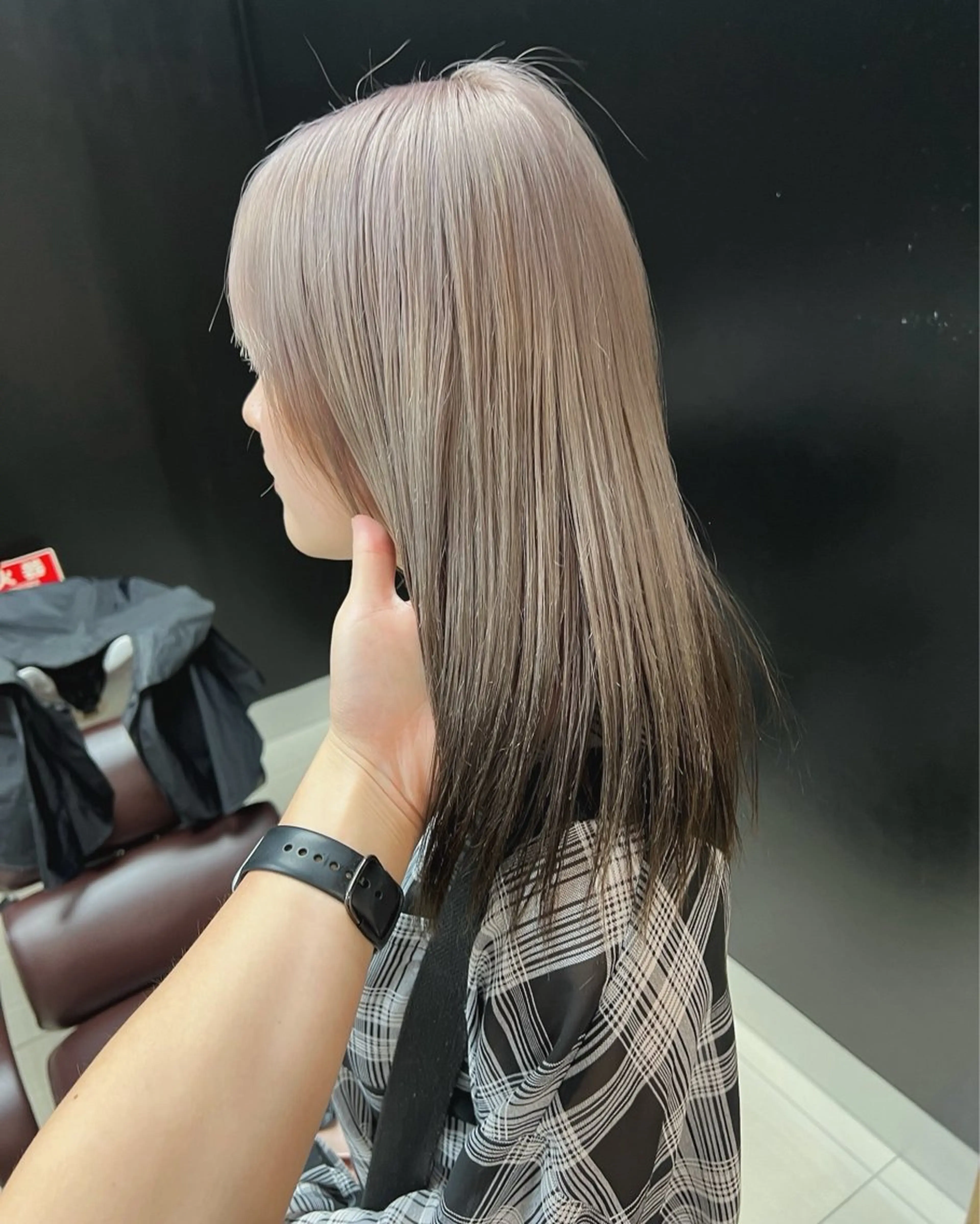 ミディアム カラー アッシュ アッシュブラウン ブリーチ ブラウンカラー ケアブリーチ ヘアカラー トリートメント ヘアセット レイヤー専門家 ダブルカラー修のヘアスタイル