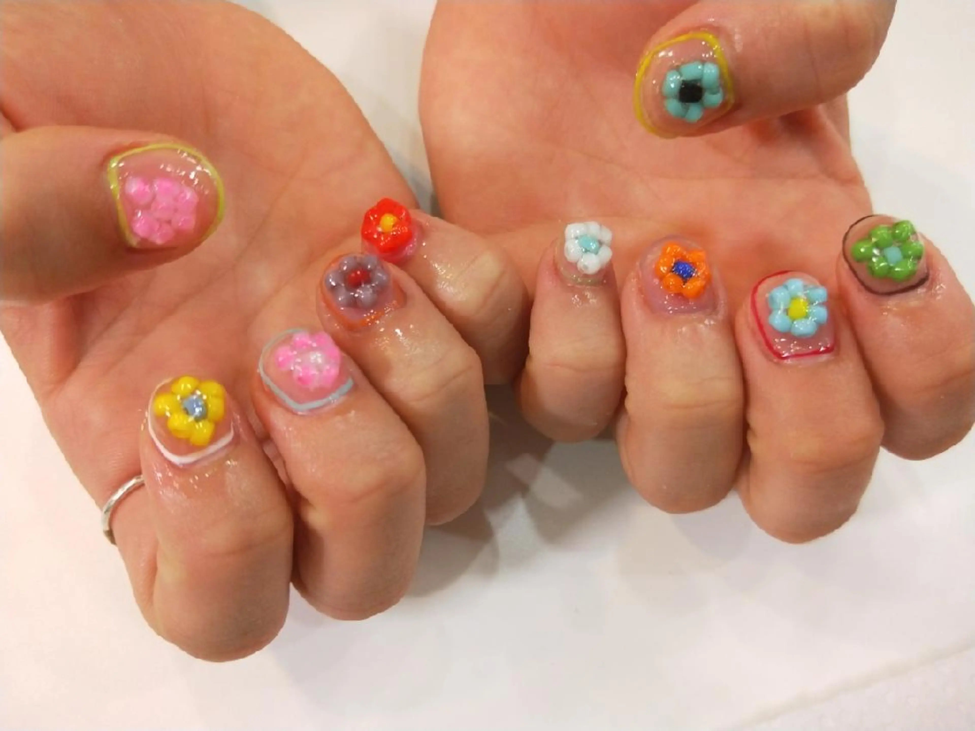 ネイル ハンドネイル ハンドケア R'well所属・はばすみれ🎀ﾈｲﾙ 光ﾌｪｲｼｬﾙ ﾍｱのネイルデザイン