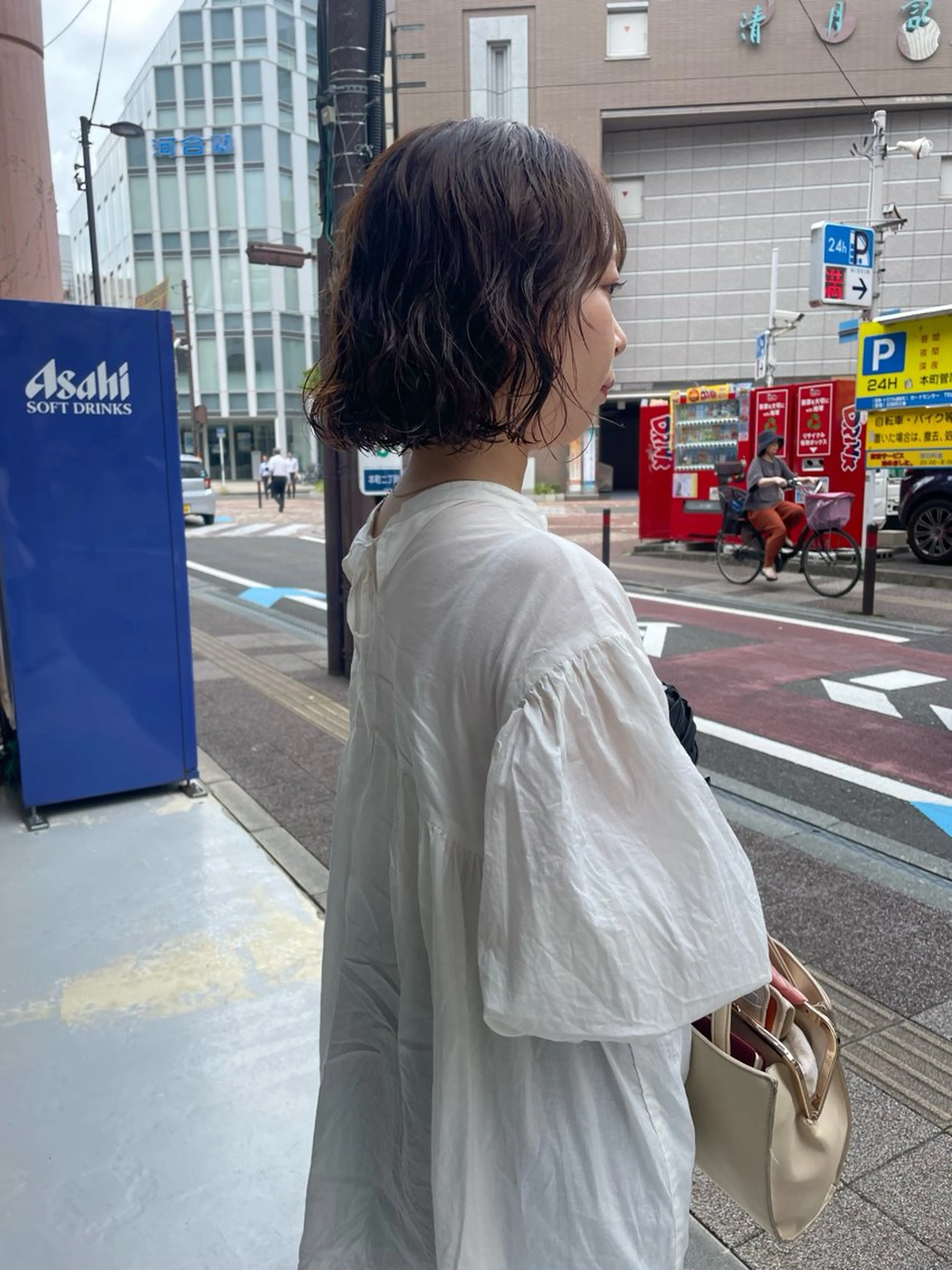 ショート パーマ 渥美 怜子のヘアスタイル