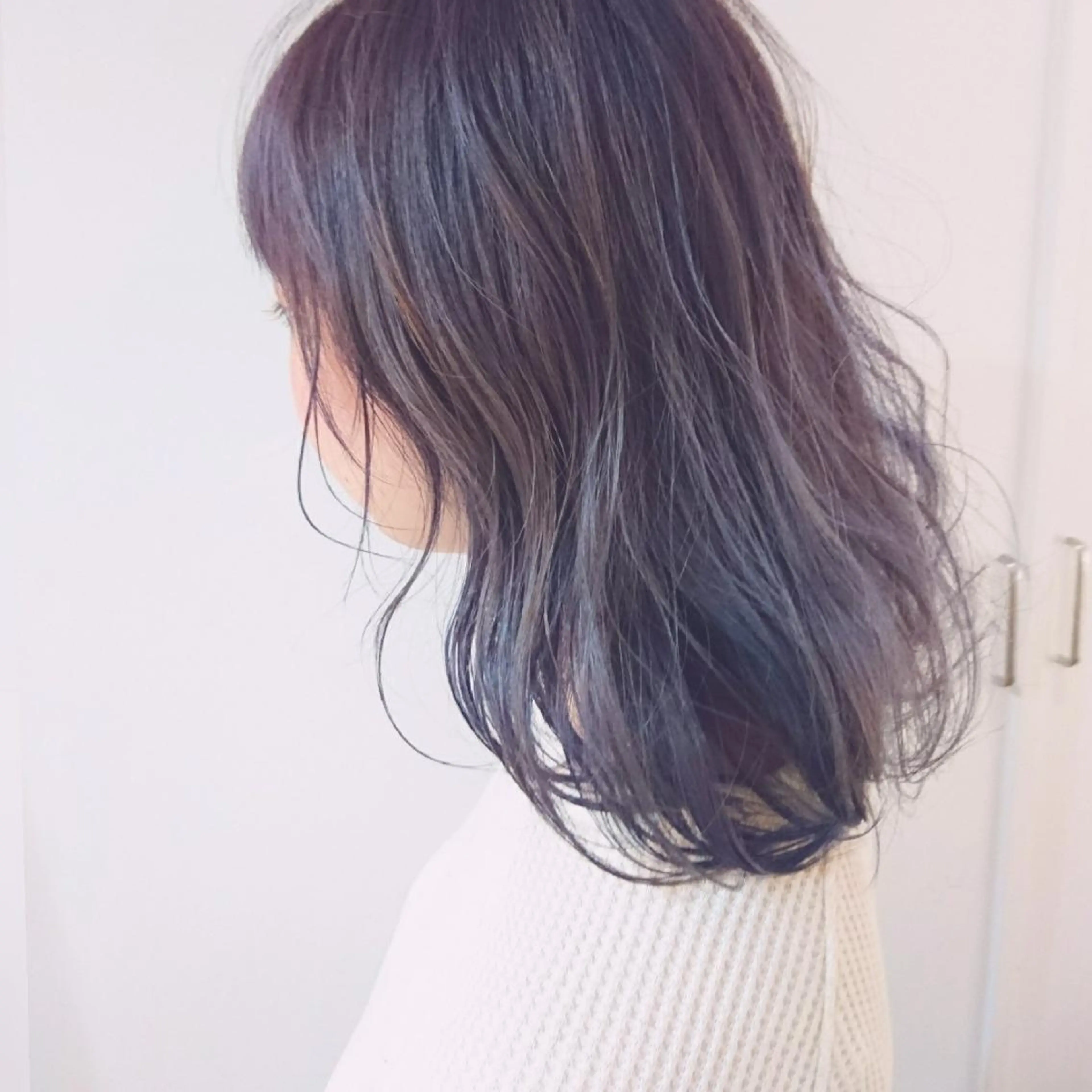 ミディアム カラー アッシュ ブリーチ ラベンダーカラー ラベンダーアッシュ 千知岩 佑哉のヘアスタイル