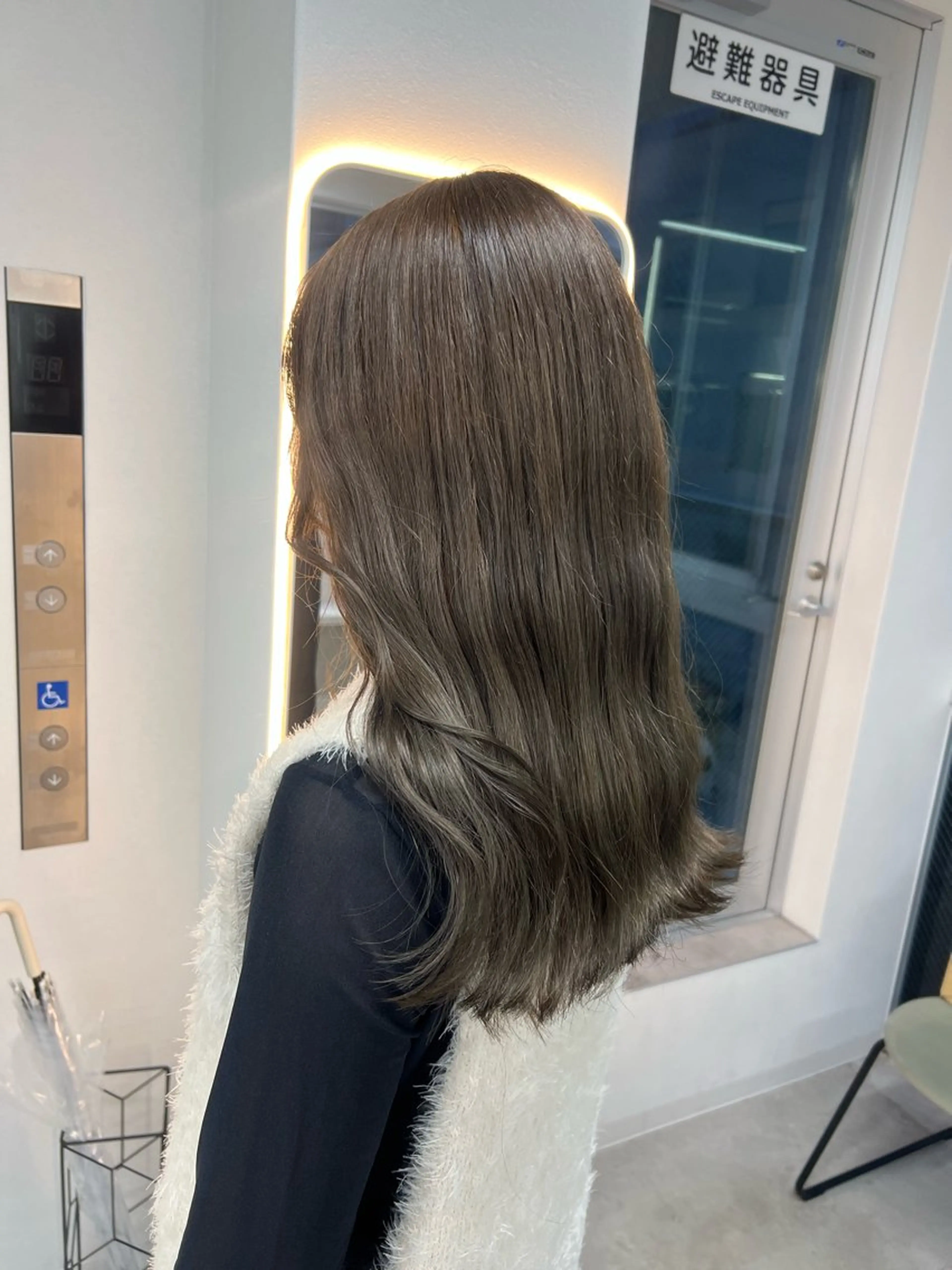 ロング ヘアカラー maya レイヤーカットのヘアスタイル