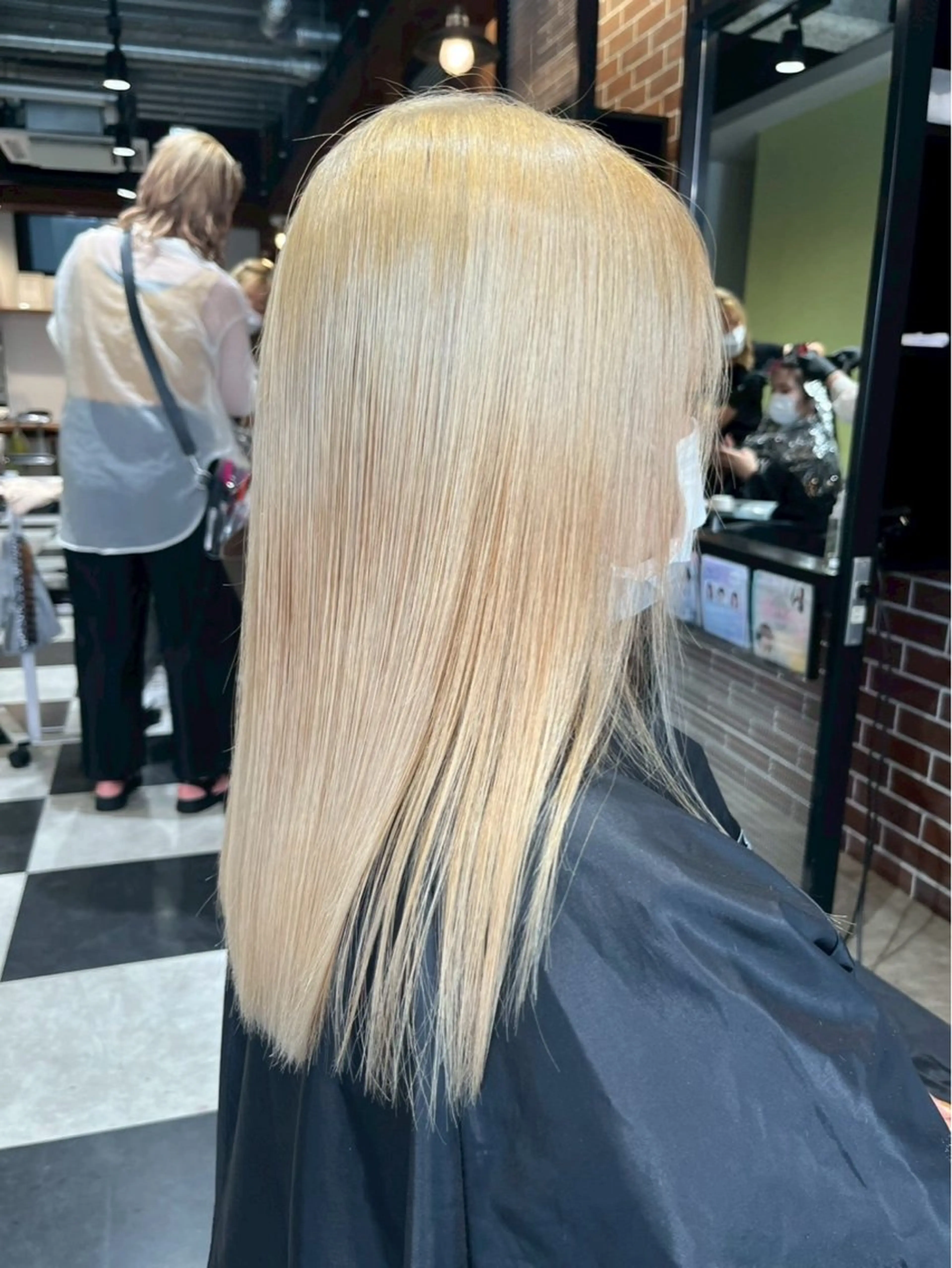 ミディアム カラー 透明感カラー ハイトーンカラー 夏果⭐︎fifth 天神 海外風パーマのヘアスタイル