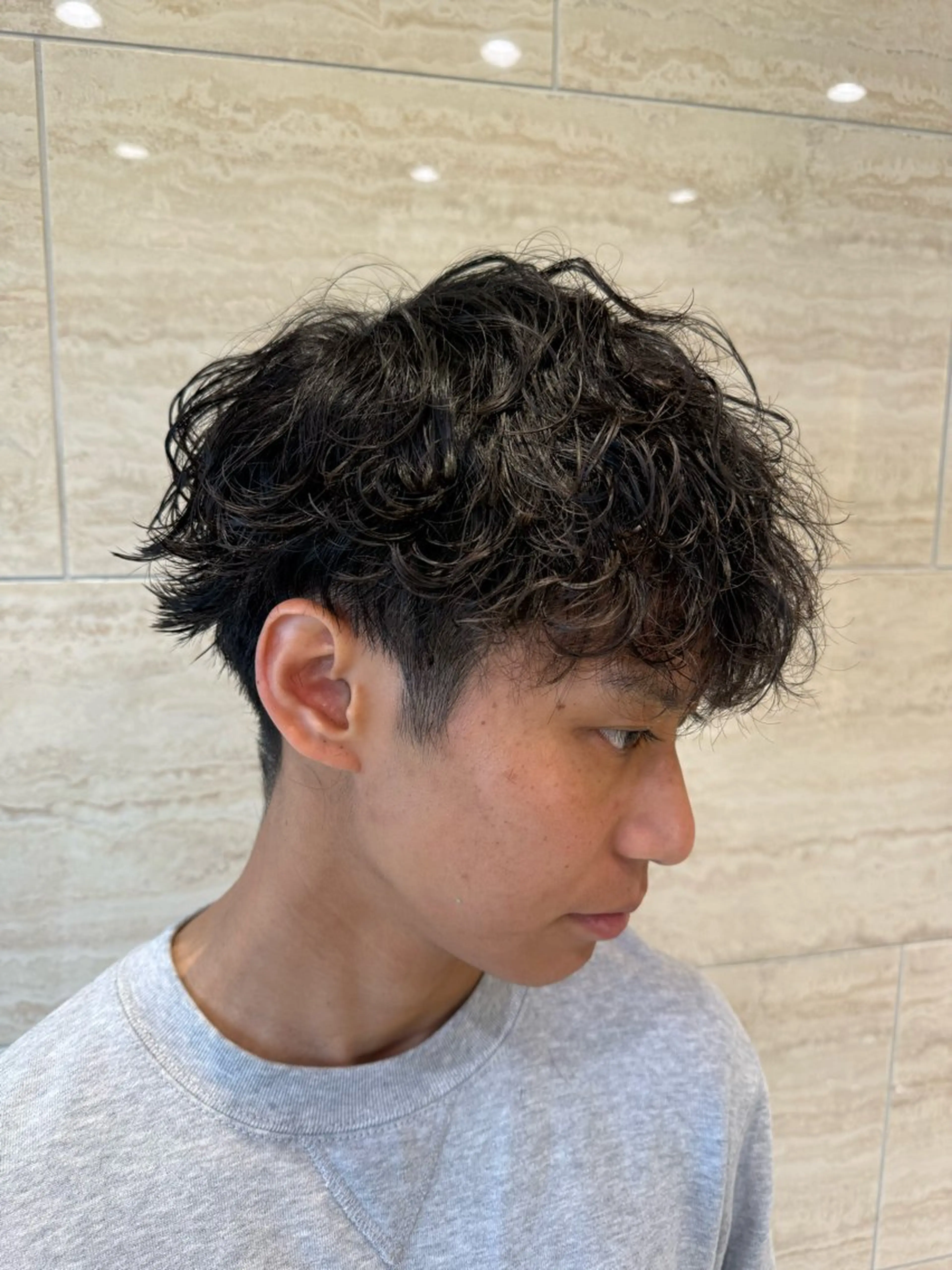 ショート パーマ メンズ 波巻きパーマ 河崎 祐矢のヘアスタイル