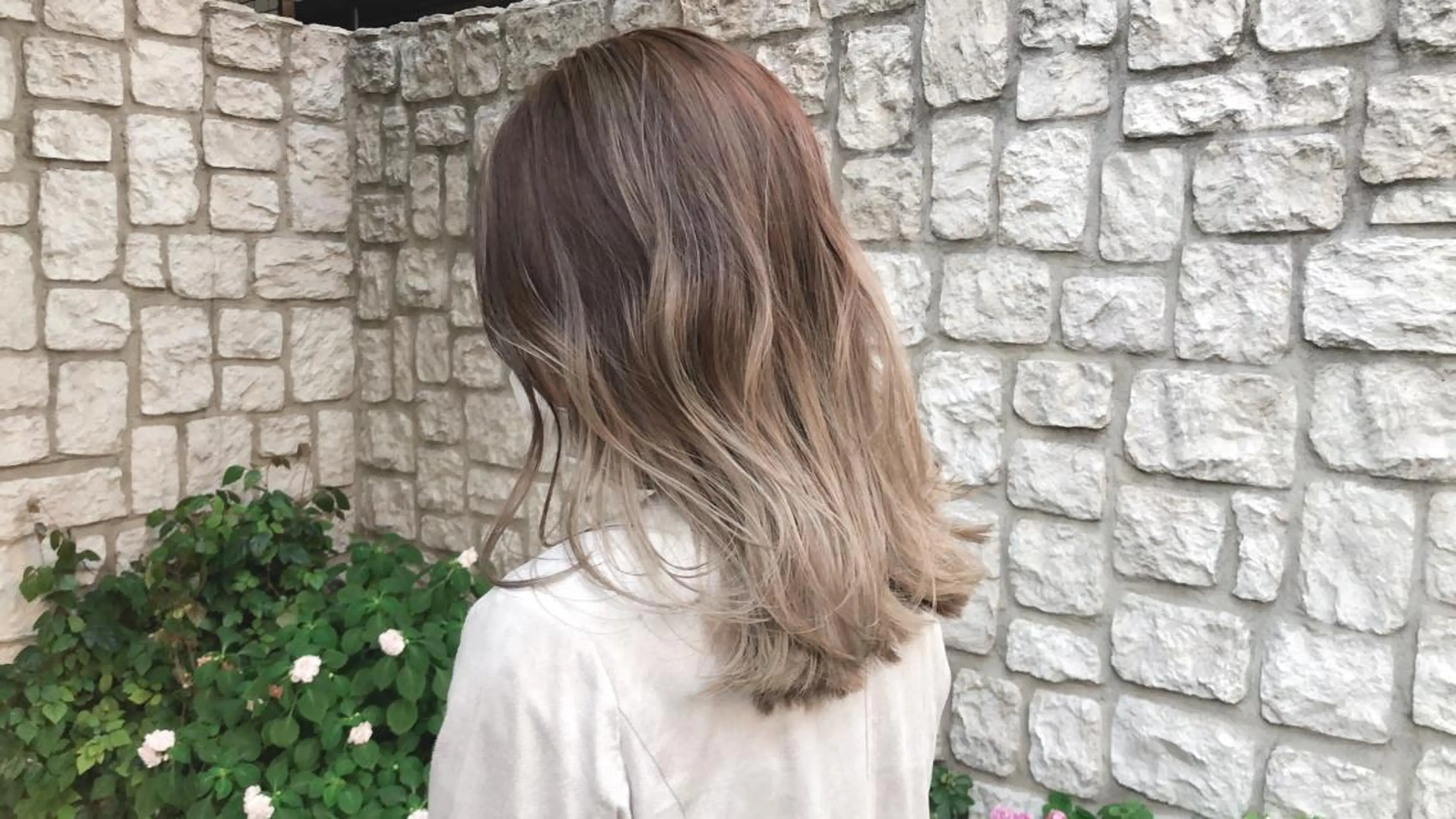 セミロング カラー パーマ ヘアアレンジ バレイヤージュ シルバー レイヤーカット カット 縮毛矯正 トリートメント OAK  兵庫所属・OAK 兵庫のヘアスタイル