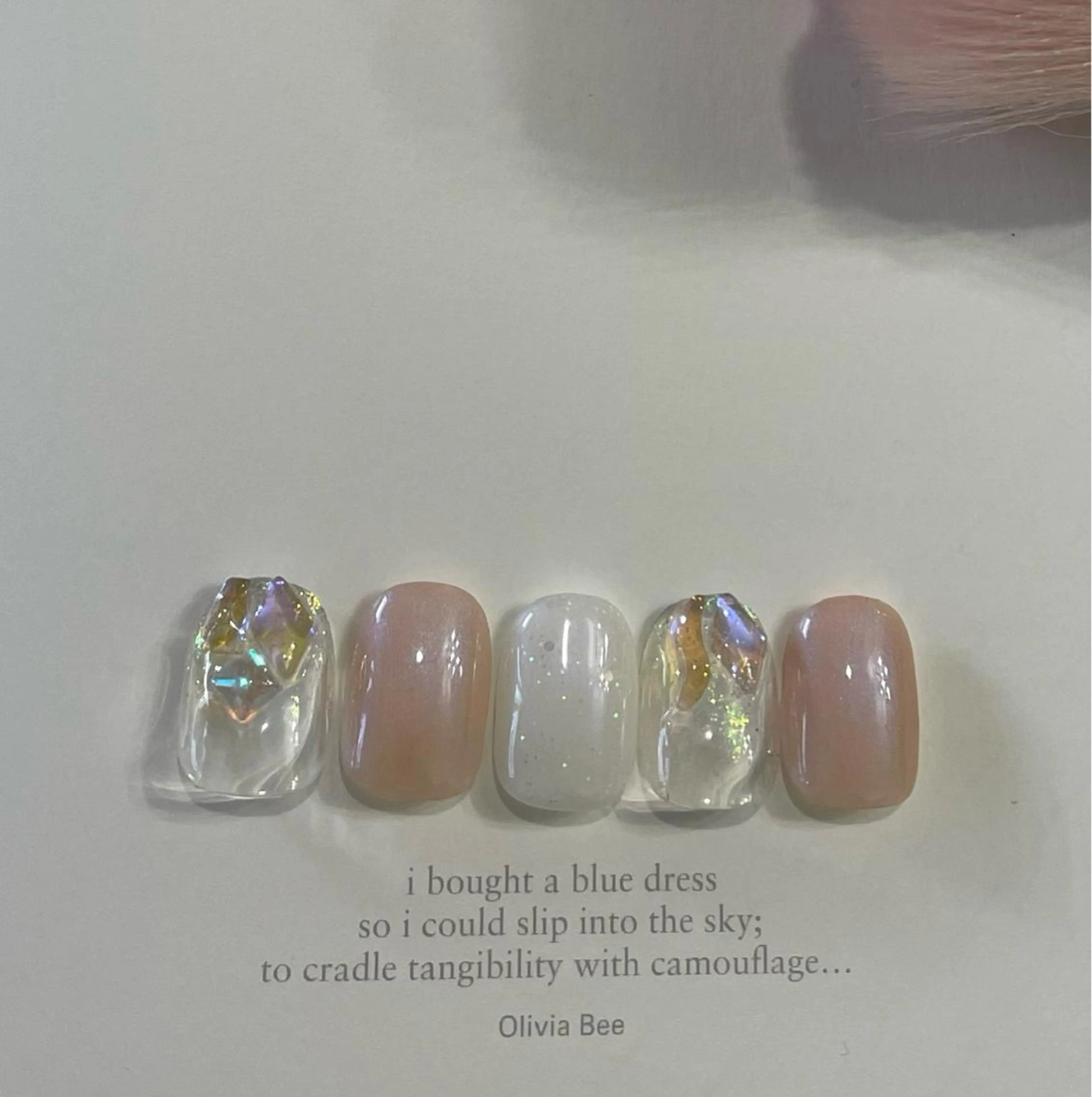 ネイル ワンカラーネイル ストーンネイル ハンドネイル ネイルズシャトン🪡 ネイリスト齊藤のネイルデザイン