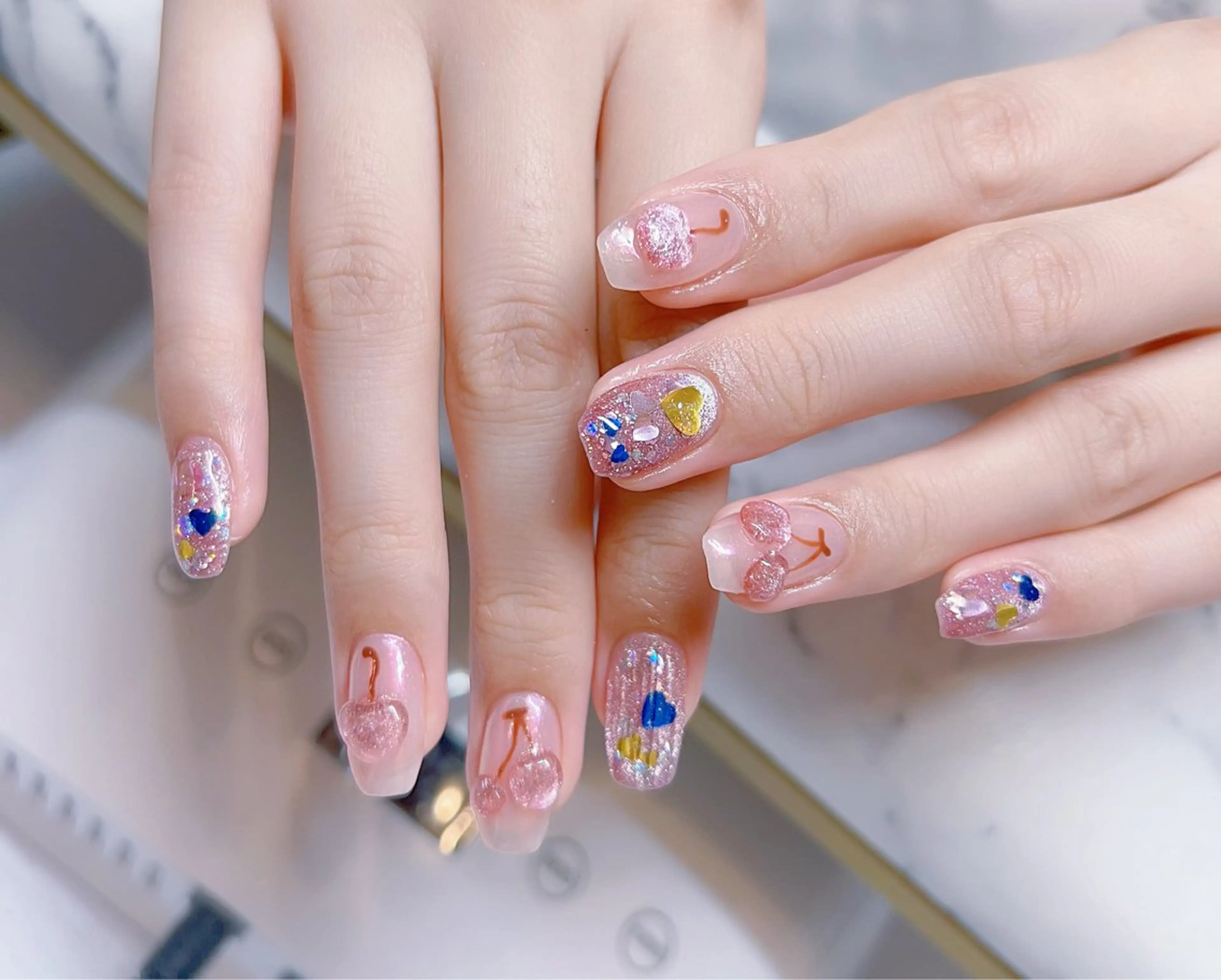 ネイル アートネイル チークネイル フレンチネイル グラデーション ラメ(グリッター) Floria KANAのネイルデザイン