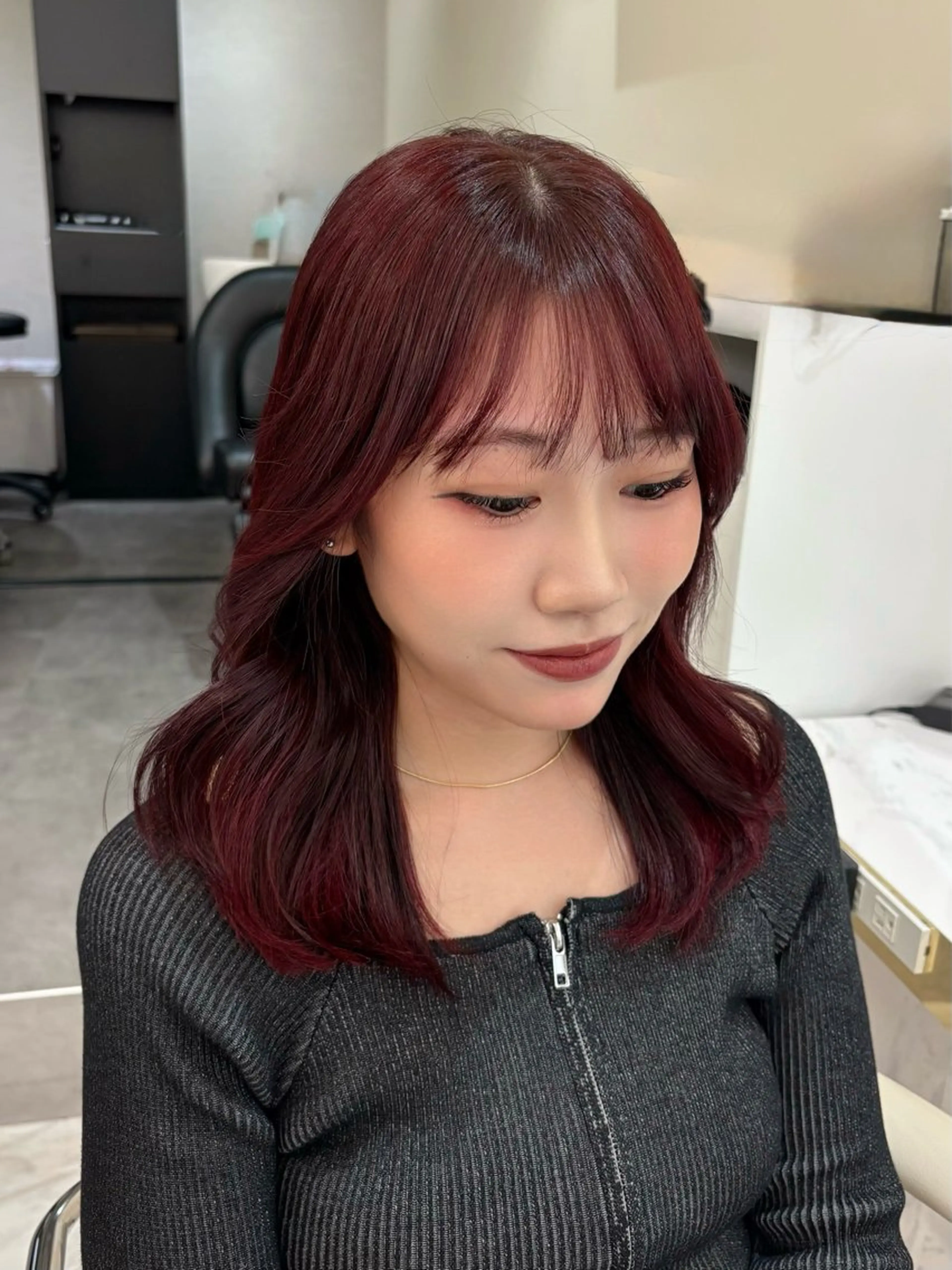 セミロング カラー ケアカラー 透明感カラー ピンクカラー ローズカラー くびれヘア ヘアカラー aku💞韓国風🩷 ピンクカラー🎀🩷のヘアスタイル