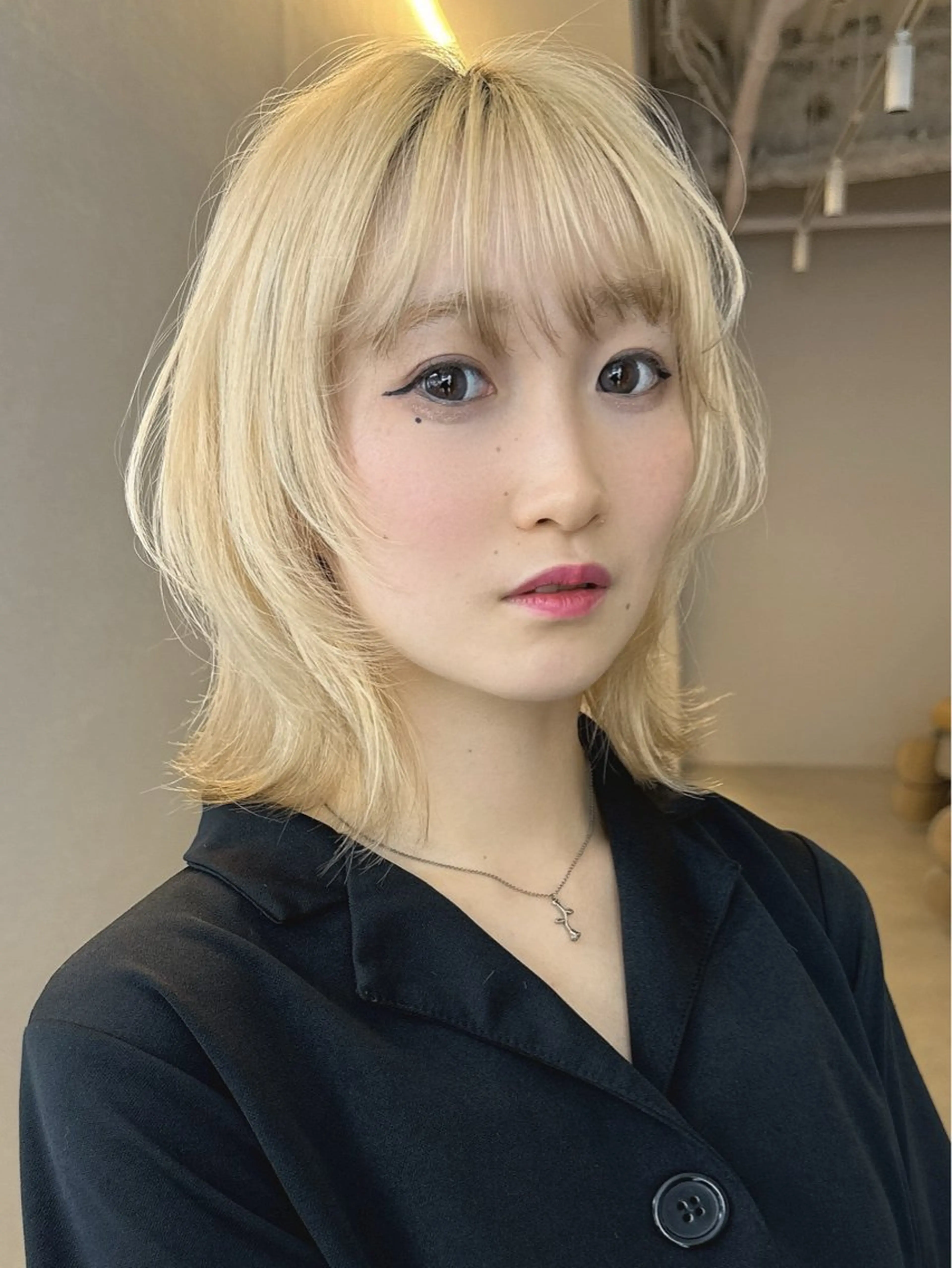ミディアム カラー ヘアアレンジ ブリーチ ダブルカラー イヤリングカラー イルミナカラー ブリーチなしカラー 立川レイヤー 透明感カラーaoiのヘアスタイル
