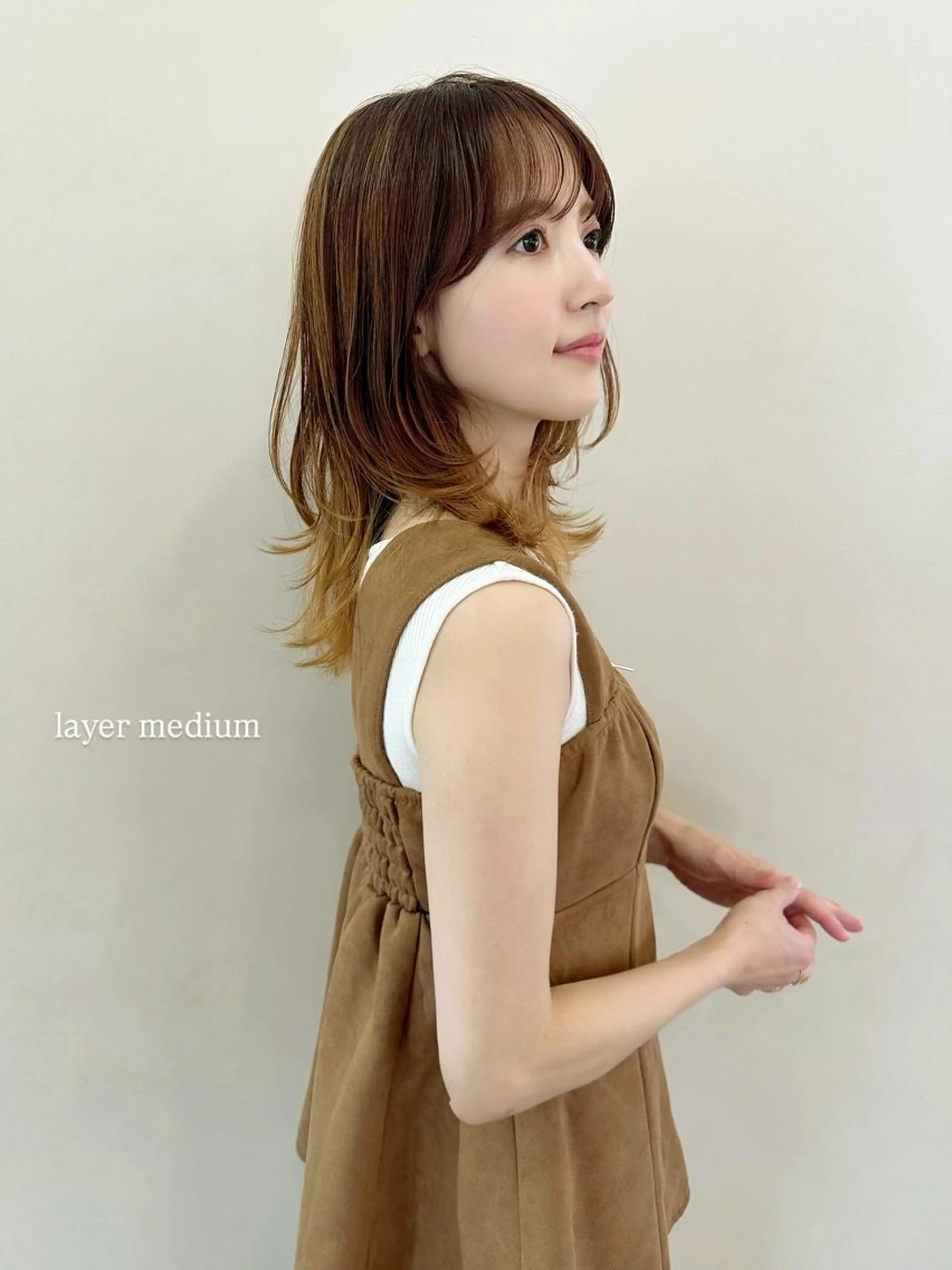 ミディアム レイヤーカット 鎌倉 彩のヘアスタイル