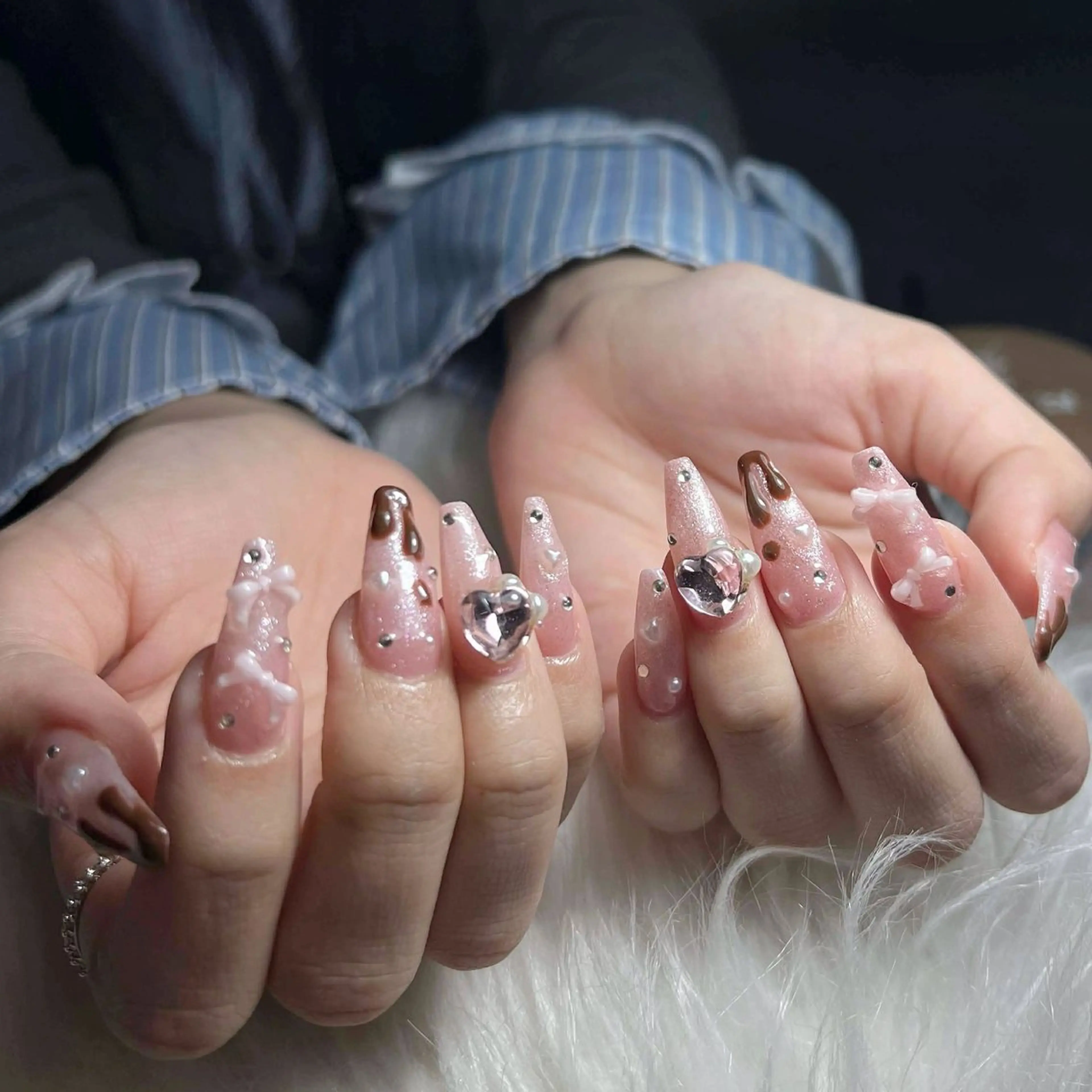 ネイル オーロラネイル クリアネイル 成人式 フラッシュネイル ジェルネイル ハンドネイル Amee Nail Salonのネイルデザイン