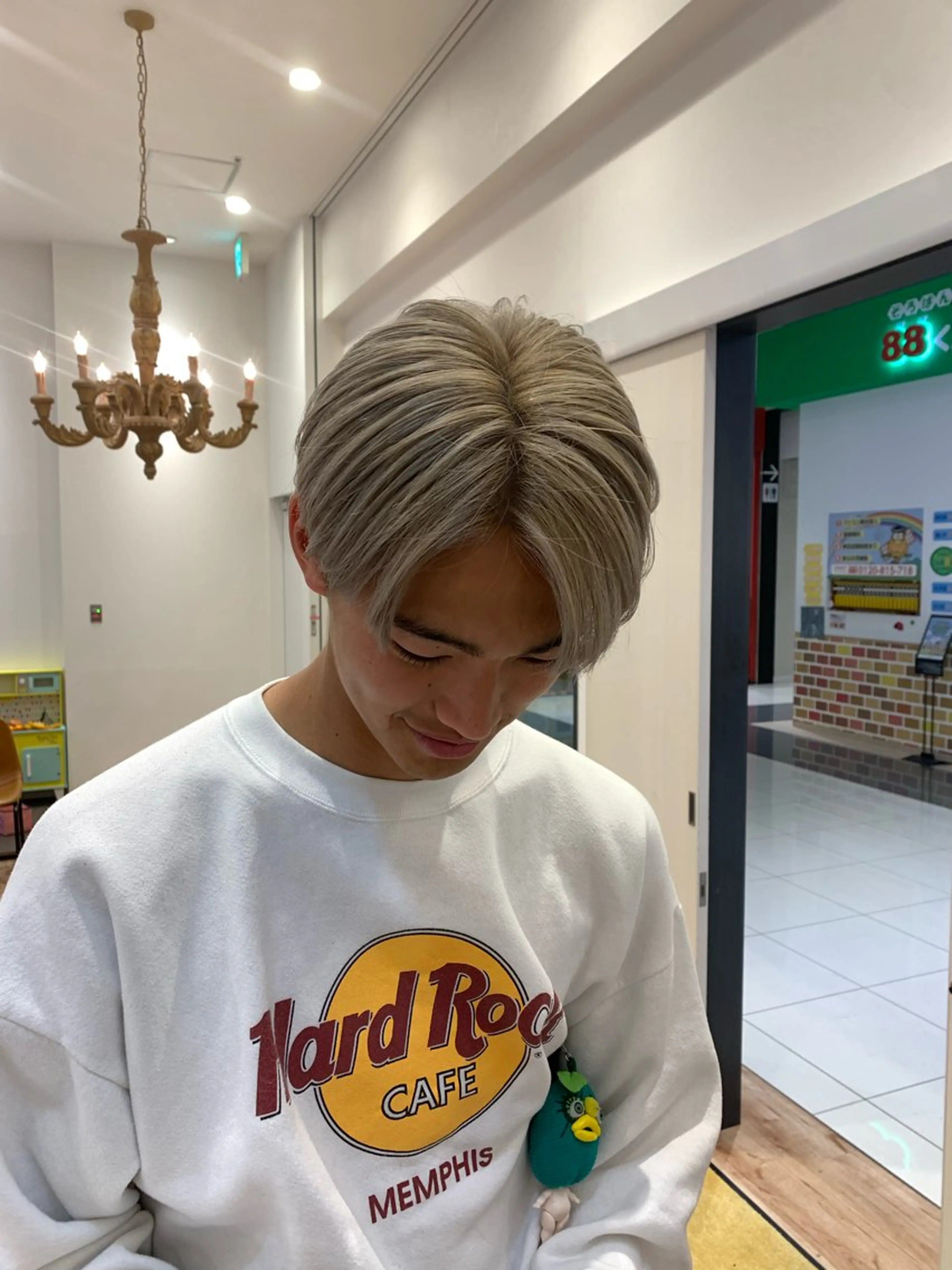 カラー メンズ メンズブリーチ ベージュカラー ブリーチ ブロンド ブロンドベージュ ヘアカラー トリートメント D’asty梓川所属・山崎 夢奈のヘアスタイル