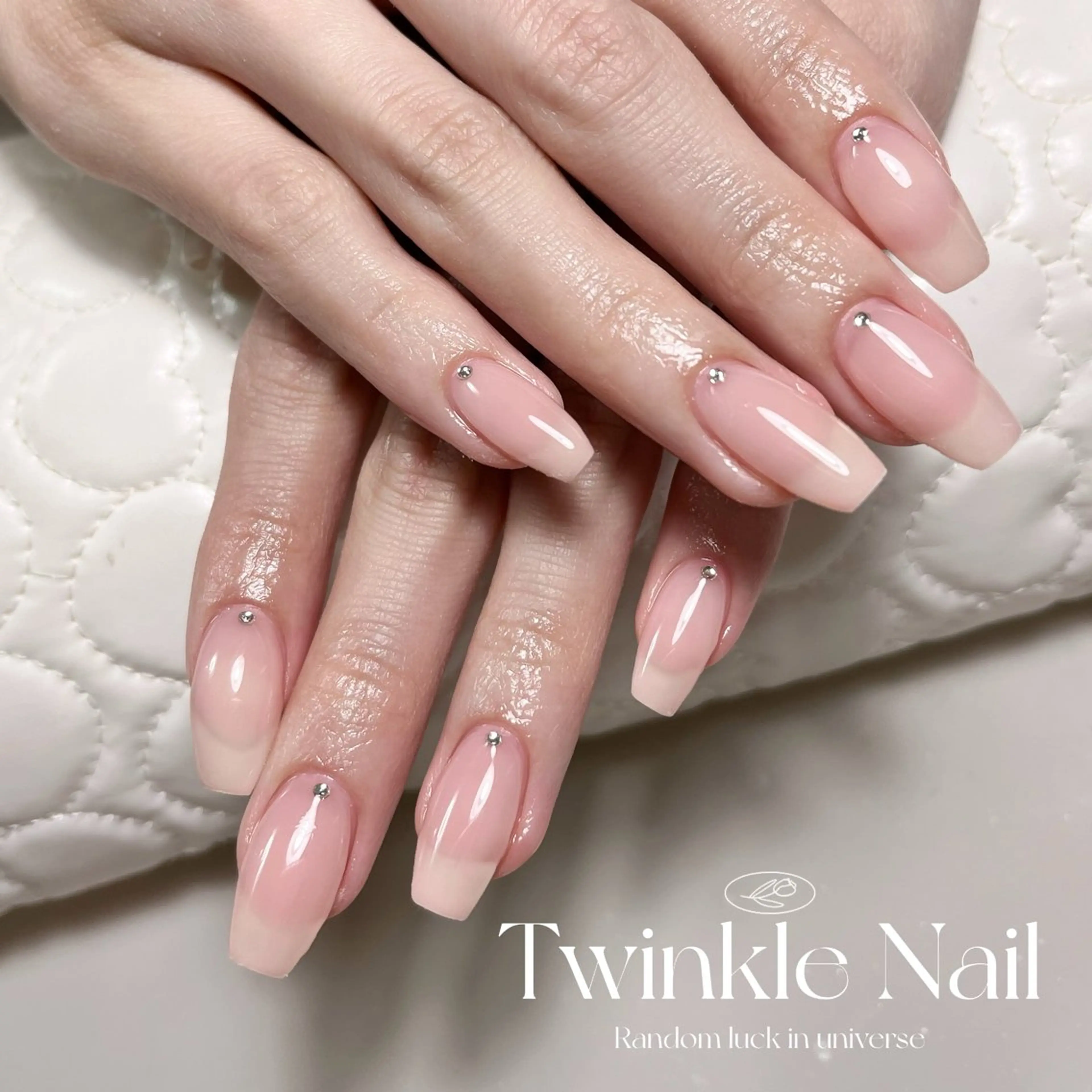 ネイル ドット ガーリー キラキラネイル リボン Twinkle Nail Kuboのネイルデザイン