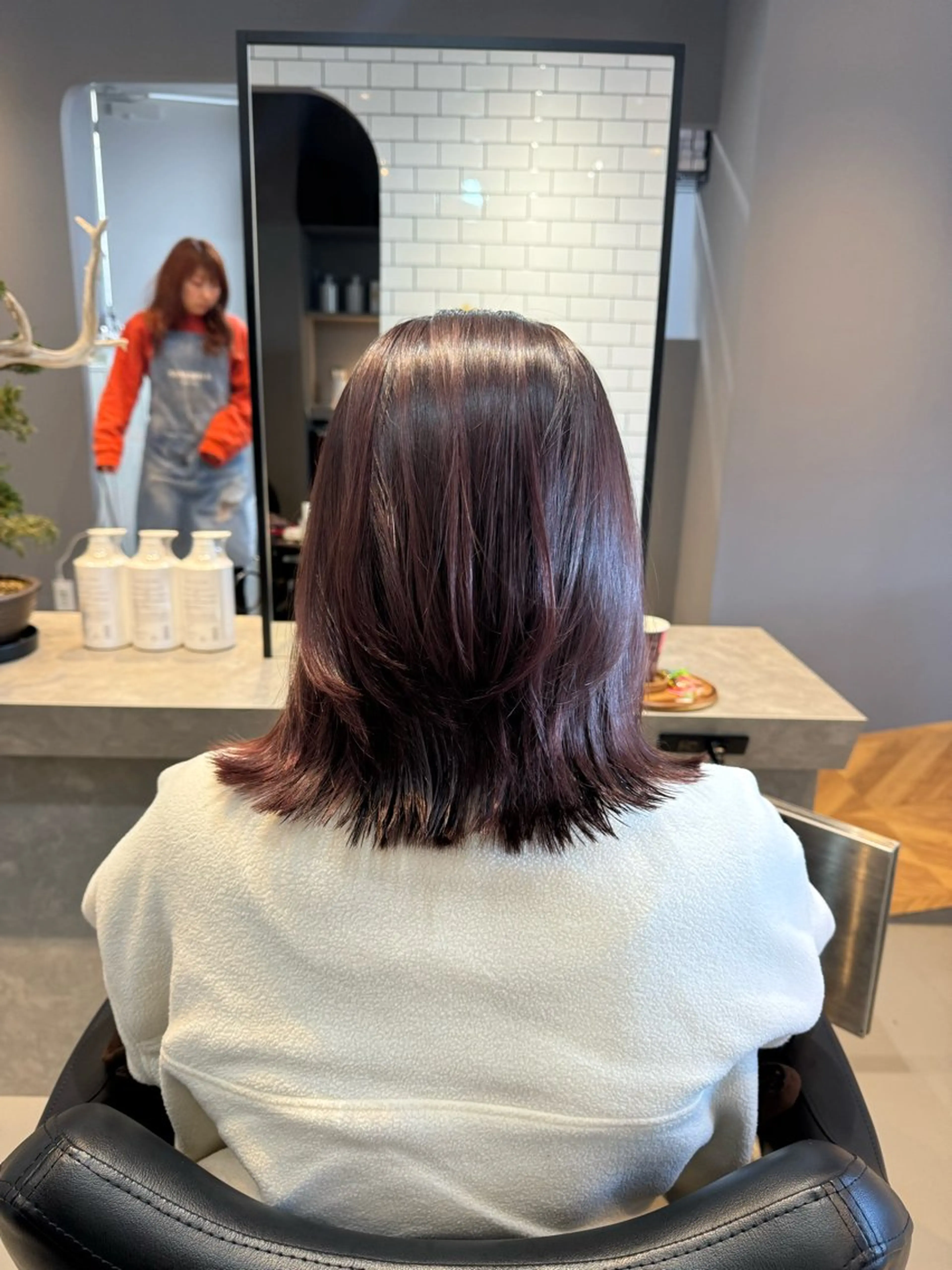 ミディアム カラー ブリーチ ブリーチなしカラー パープルカラー くびれヘア 髪質改善 カット ヘアカラー トリートメント 髪質改善×艶カラー Haruのヘアスタイル