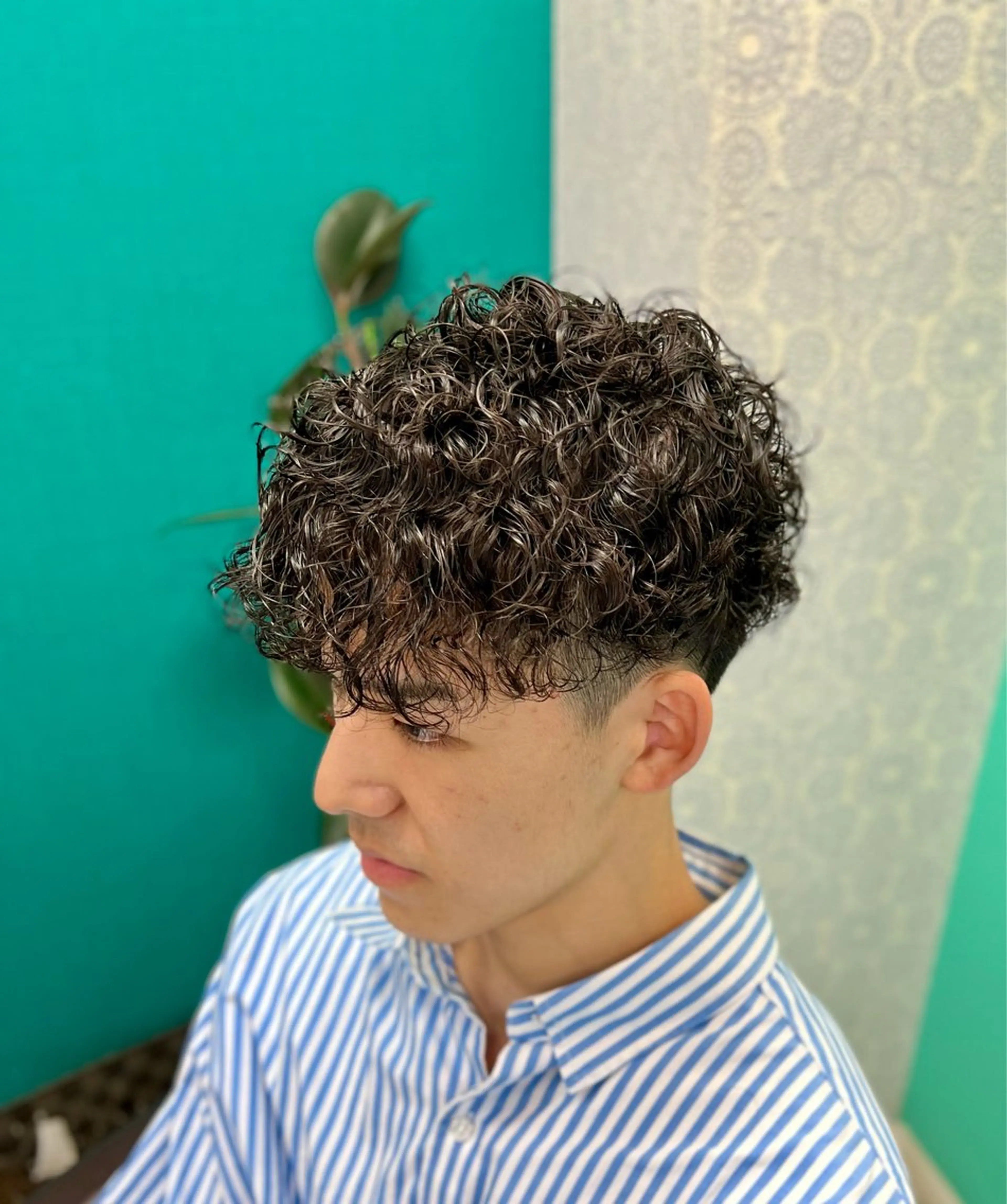 メンズ スペインカール 波巻きパーマ FUN hair　make所属・鈴木 令子のヘアスタイル