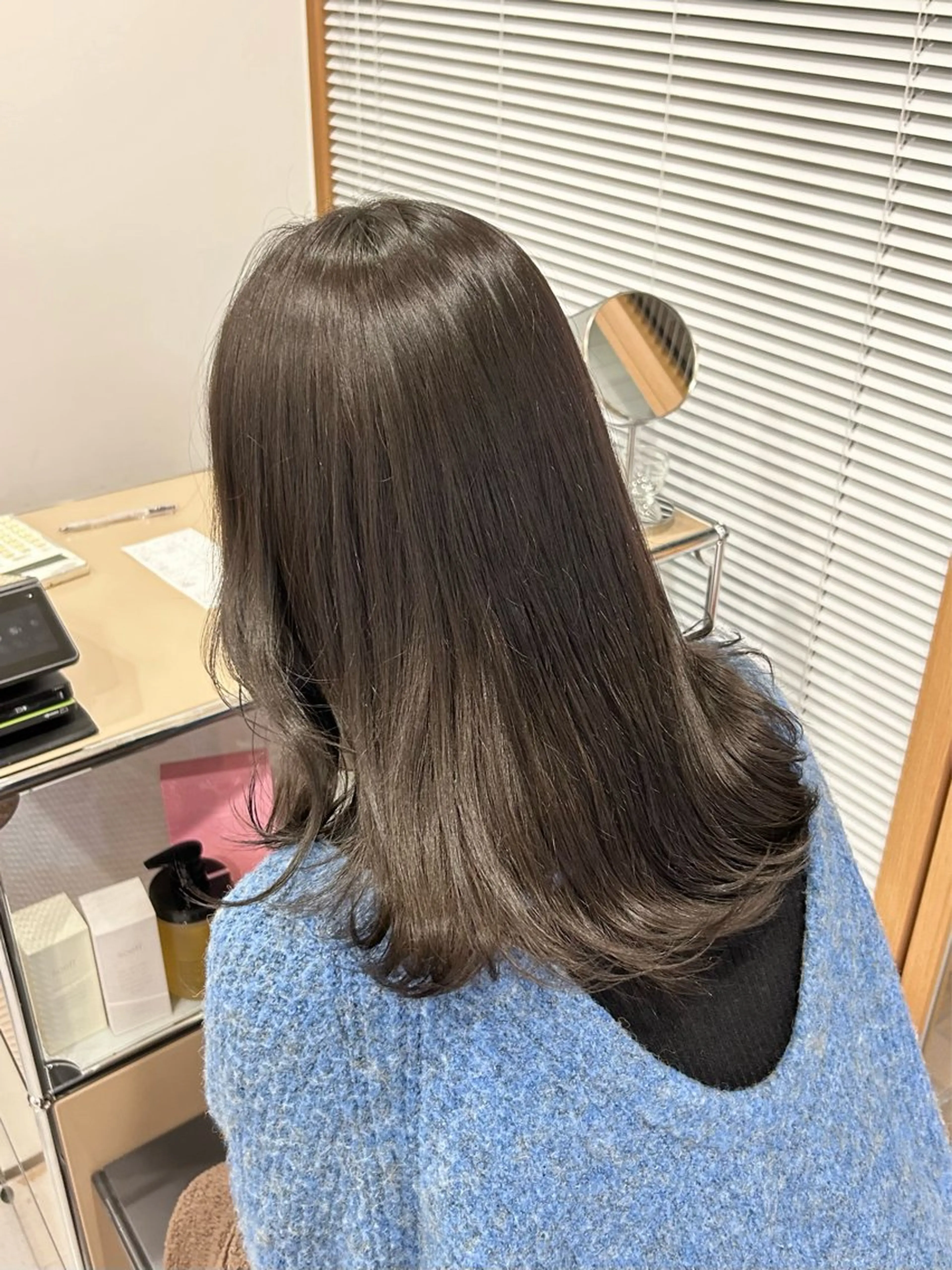 ミディアム カラー ヘアカラー トリートメント レイヤーカット🐺 hina🩶のヘアスタイル