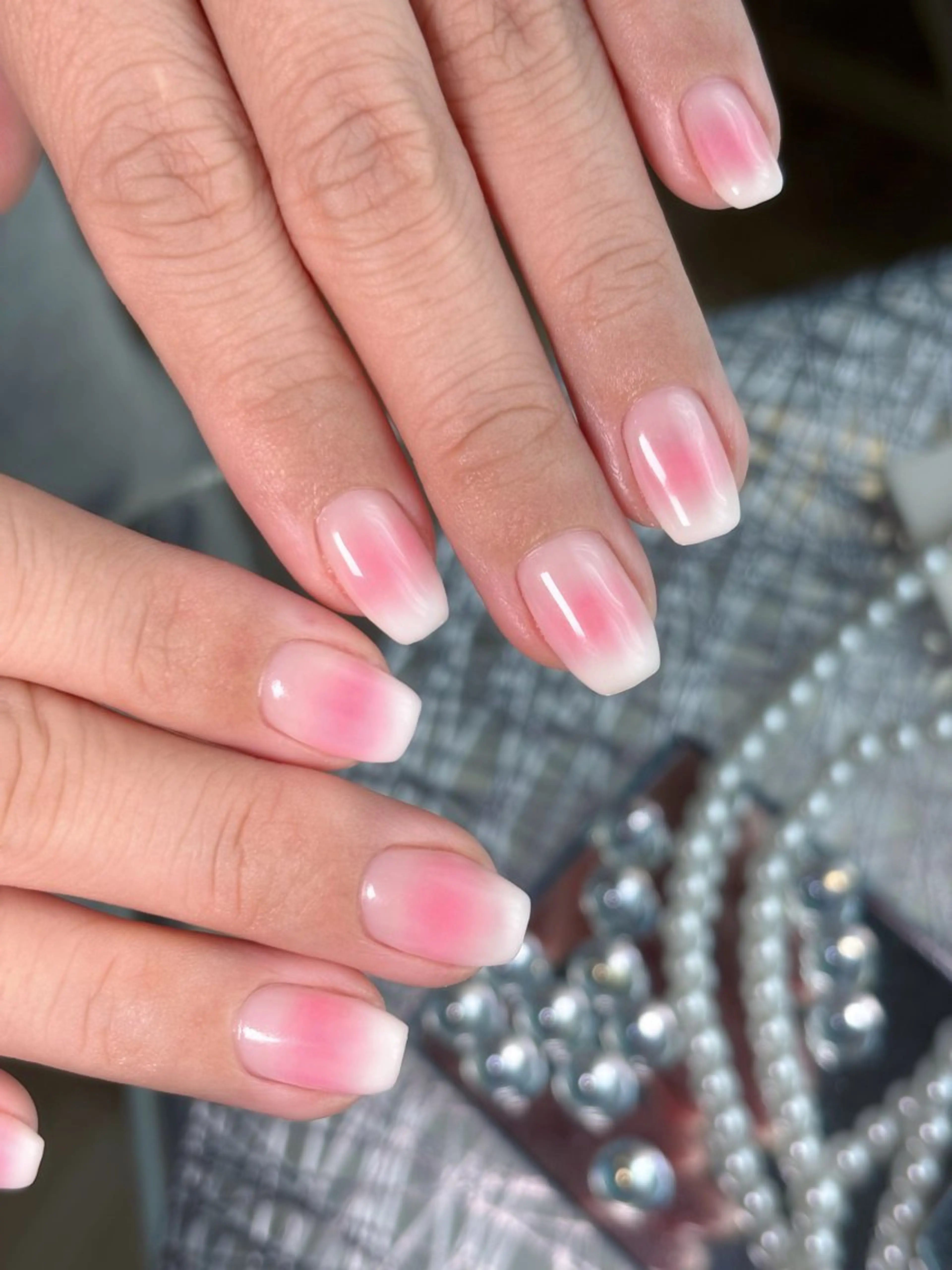 ネイル チークネイル グラデーション .8 HAREのネイルデザイン