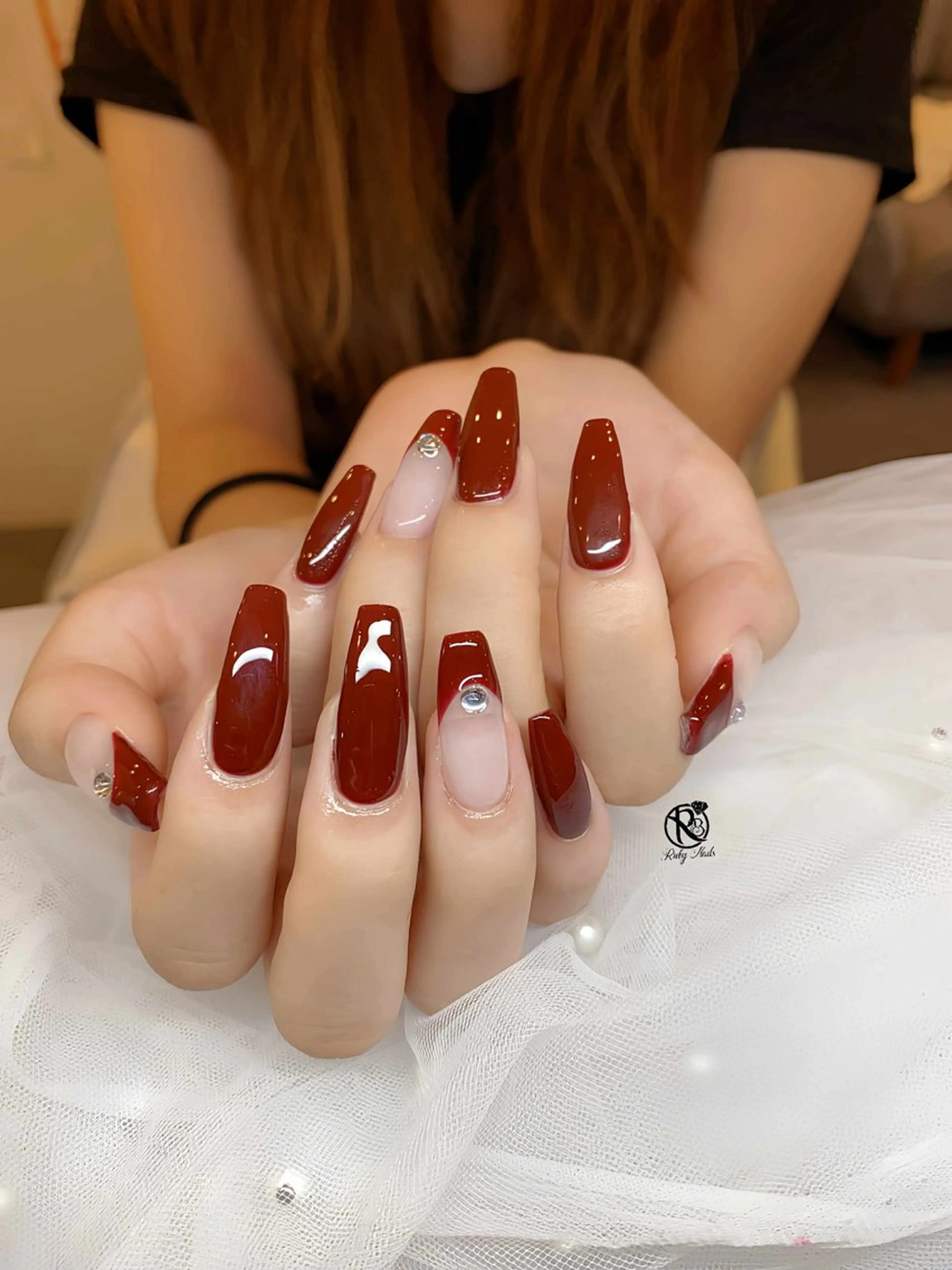 ネイル ボルドー ブラウン チークネイル ドット フットネイル ハンドネイル RUBY Nail 日暮里店のネイルデザイン