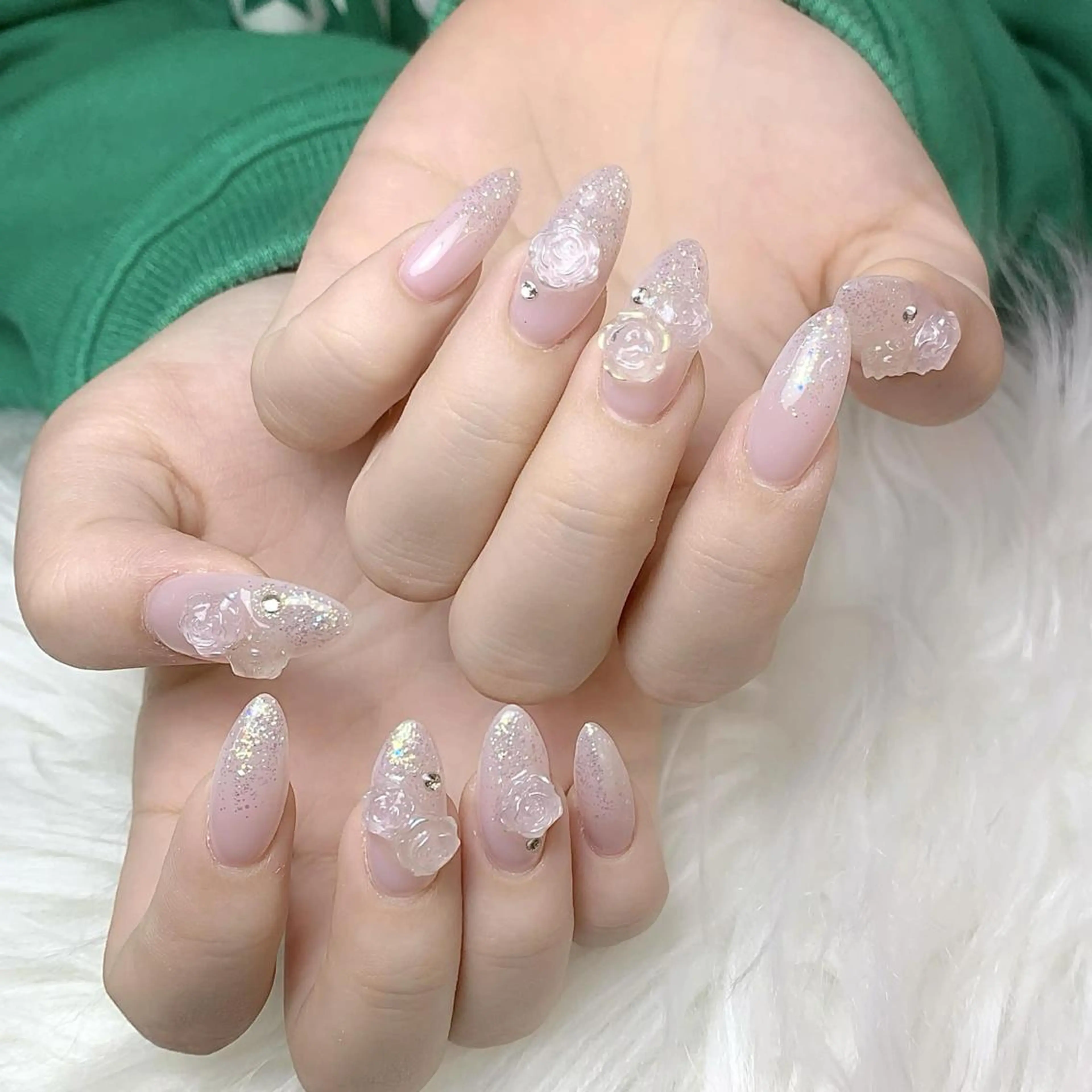 ネイル アートネイル フラワーネイル ラメ(グリッター) ピンク ハンドネイル ハンドケア ヒユ ビューティーのネイルデザイン