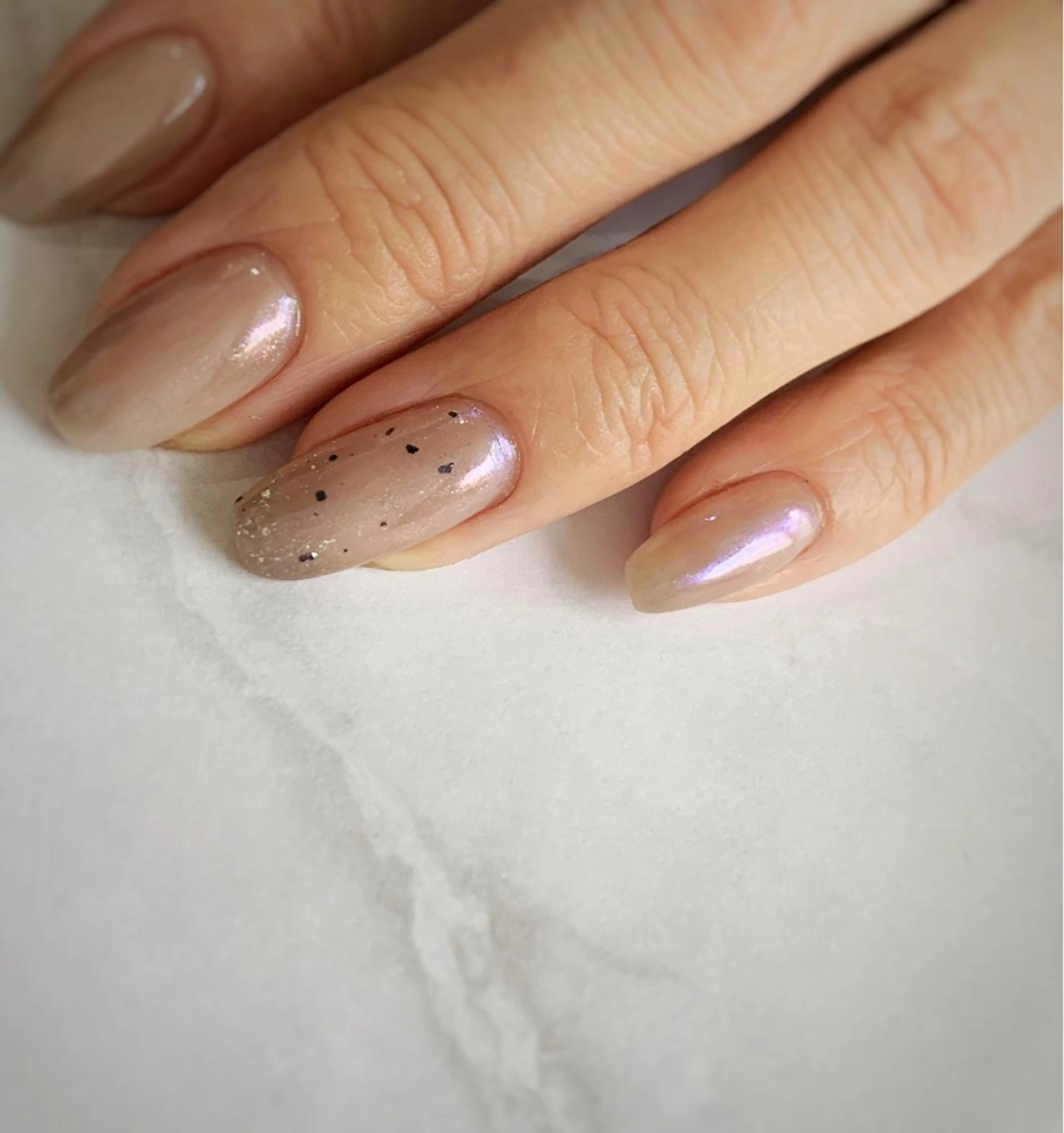 ネイル ミラーネイル ニュアンスネイル ホワイト ハンドネイル N.barber / koderaのネイルデザイン