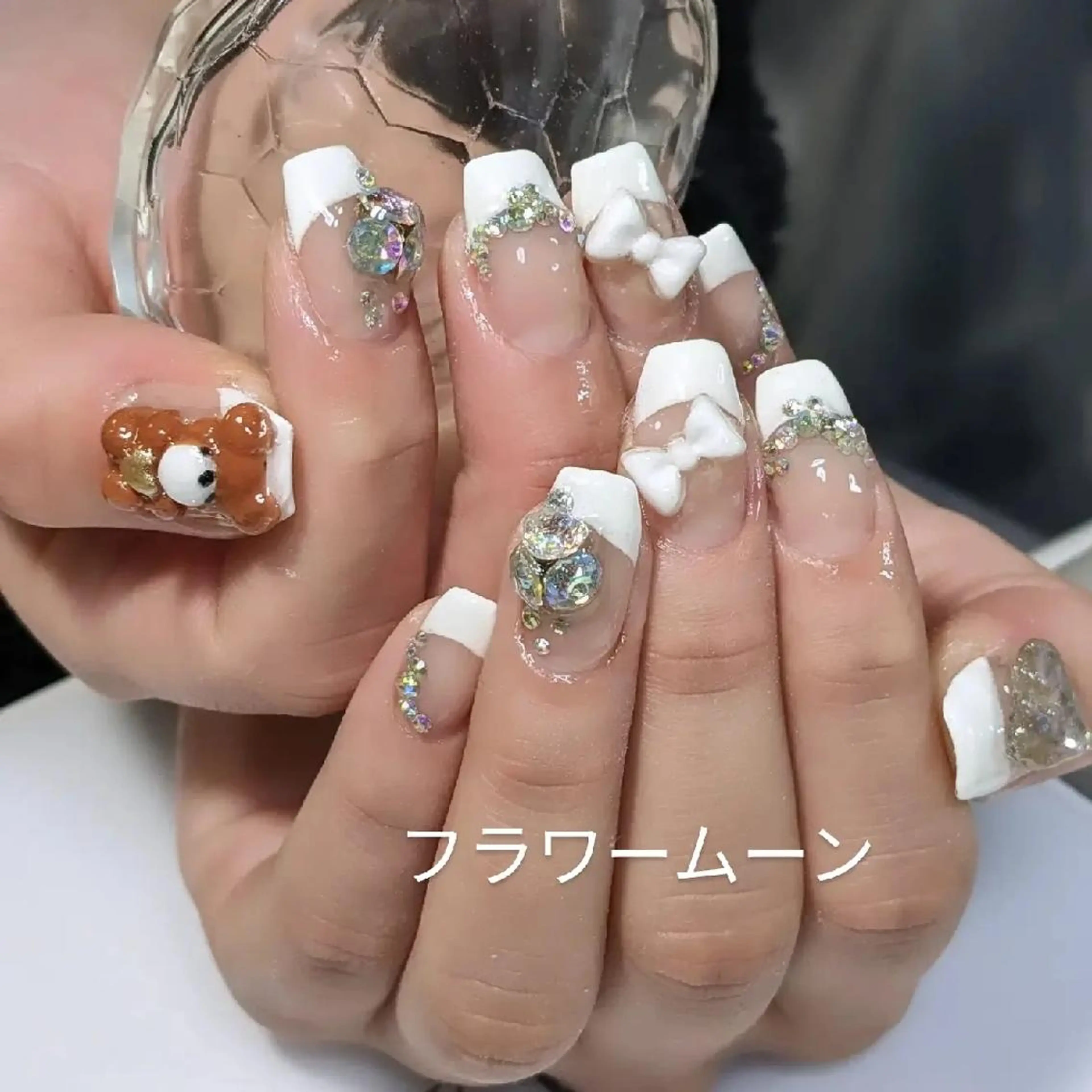 ネイル フレンチネイル フラワー ムーンのネイルデザイン