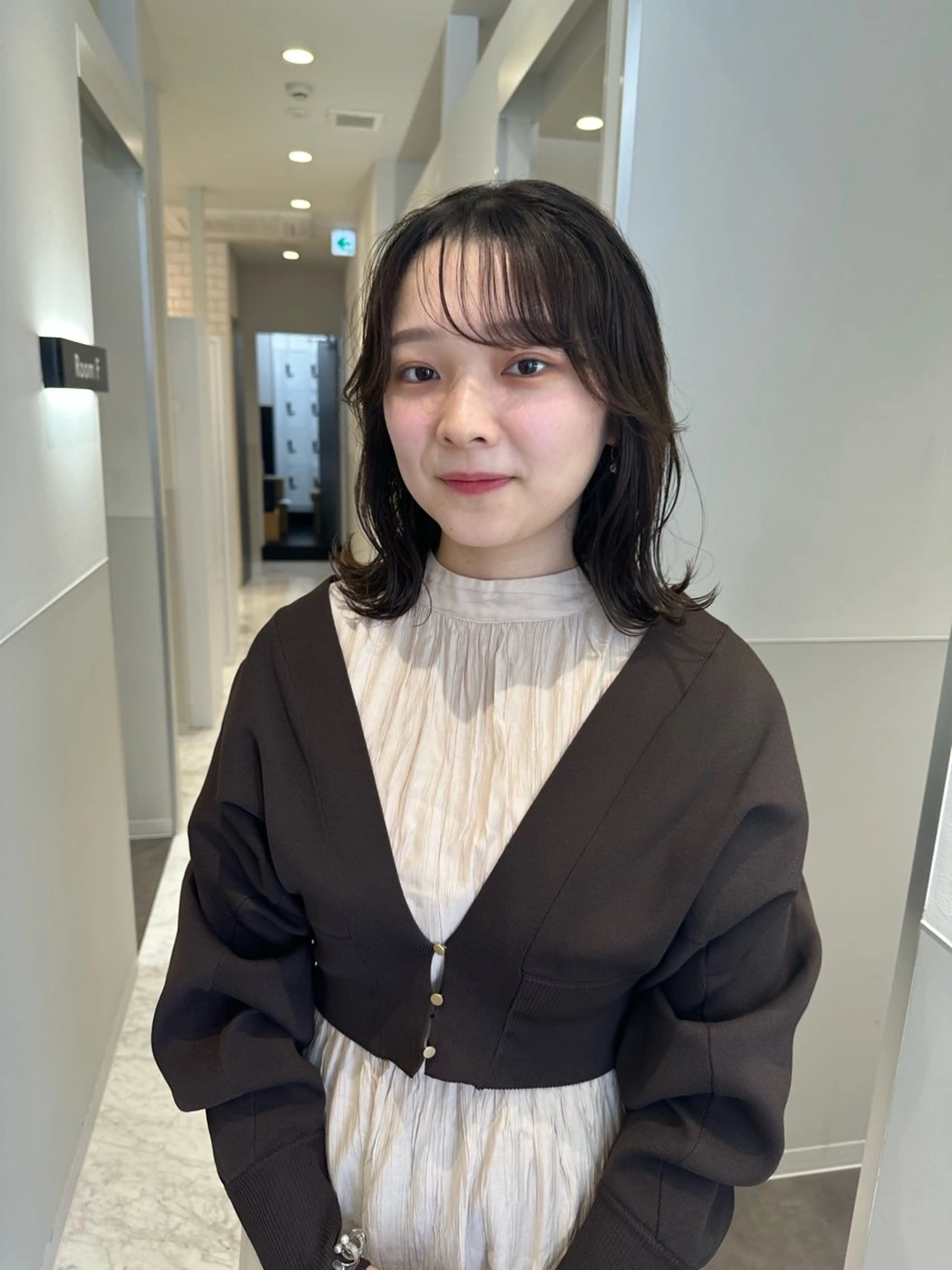 ミディアム カラー ブラウンカラー くびれヘア カット ヘアカラー トリートメント 鈴木/ミルクティー/ ブリーチ/ボブ/のヘアスタイル