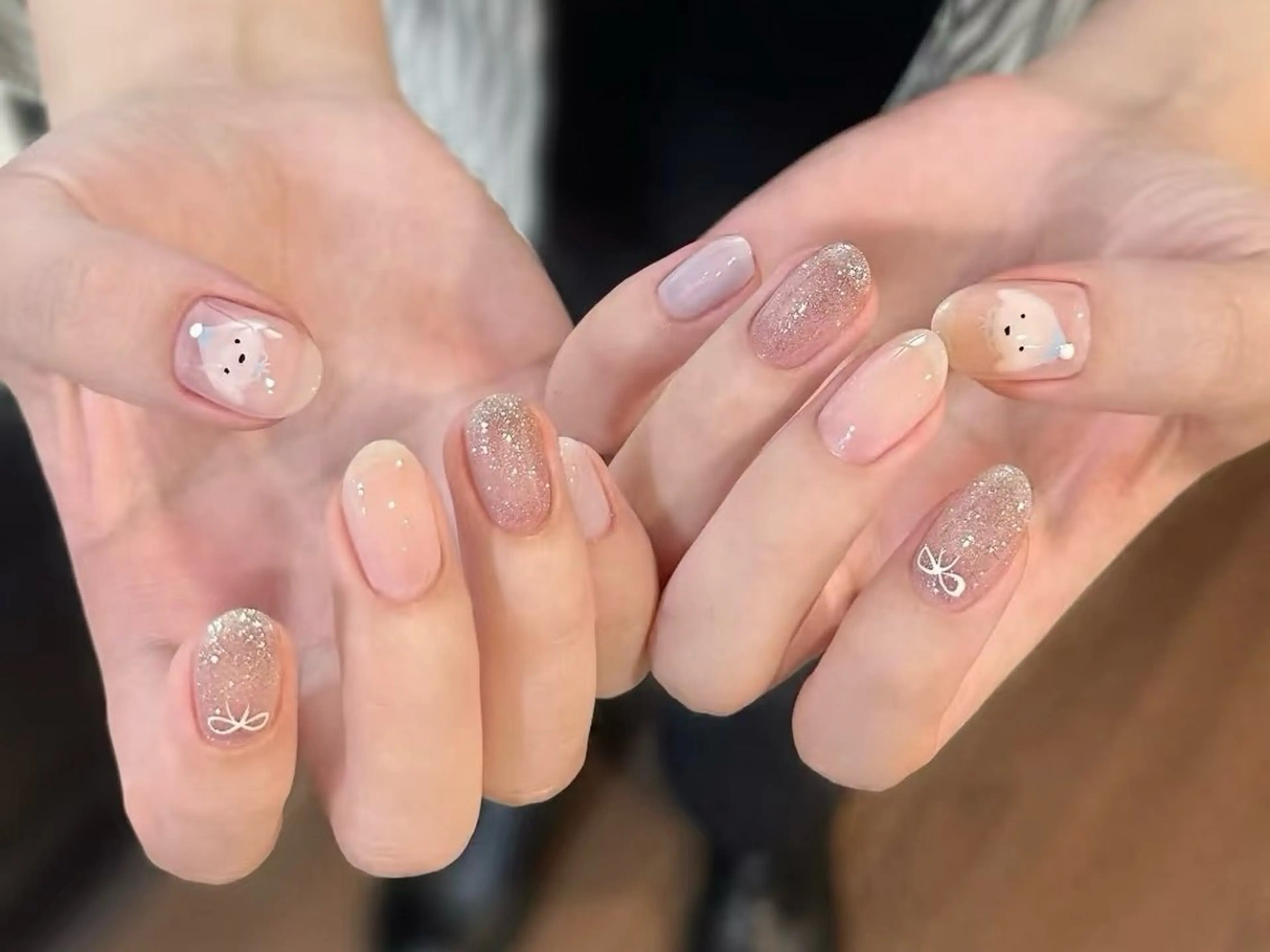 ネイル アートネイル ガーリー キラキラネイル ラメ(グリッター) リボン ハンドネイル ハンドケア DarkHoney 池袋店のネイルデザイン