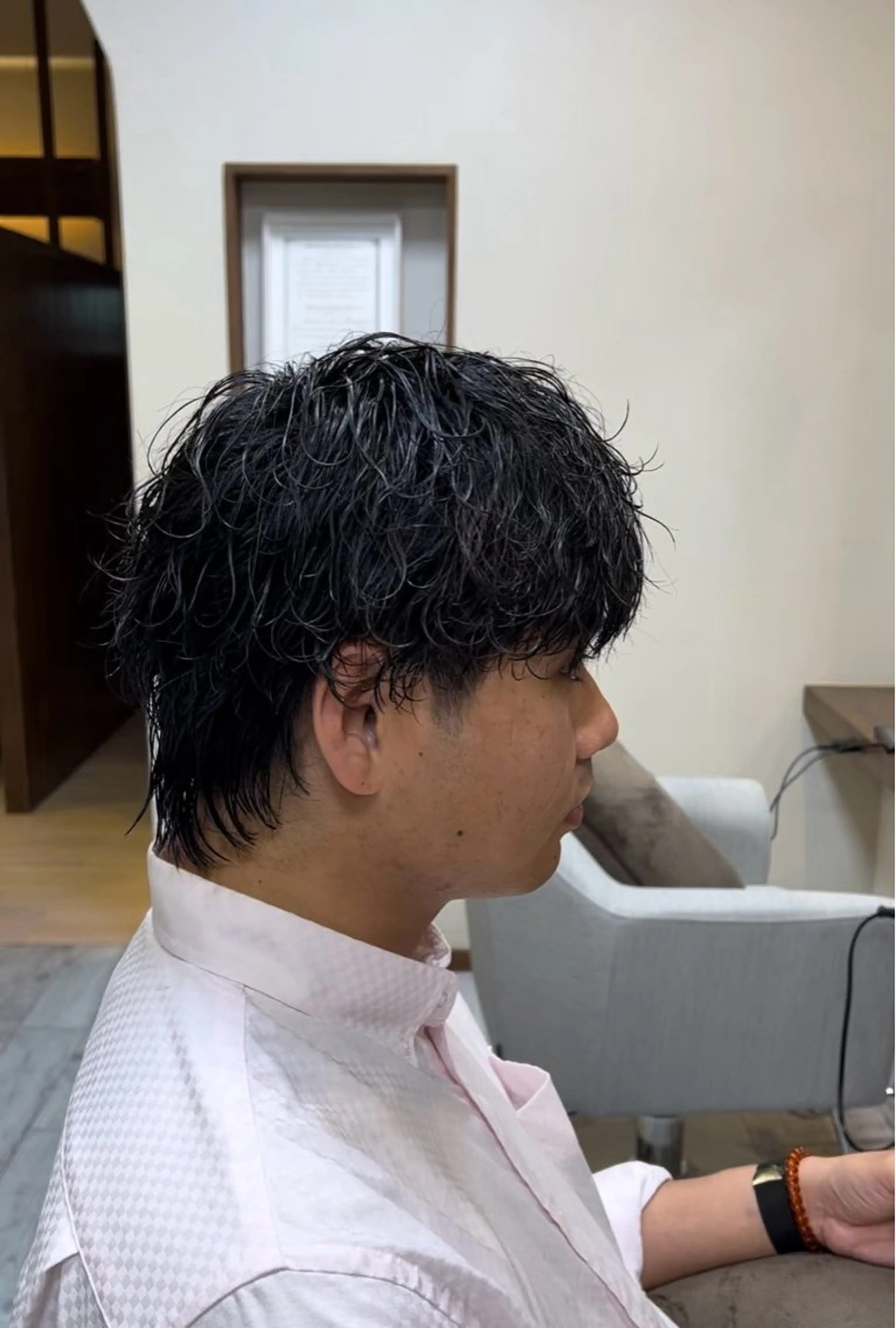 メンズ メンズパーマ カット パーマ amiehairroom所属・むらたナチュラルパー マ🌀透明感カラーのヘアスタイル