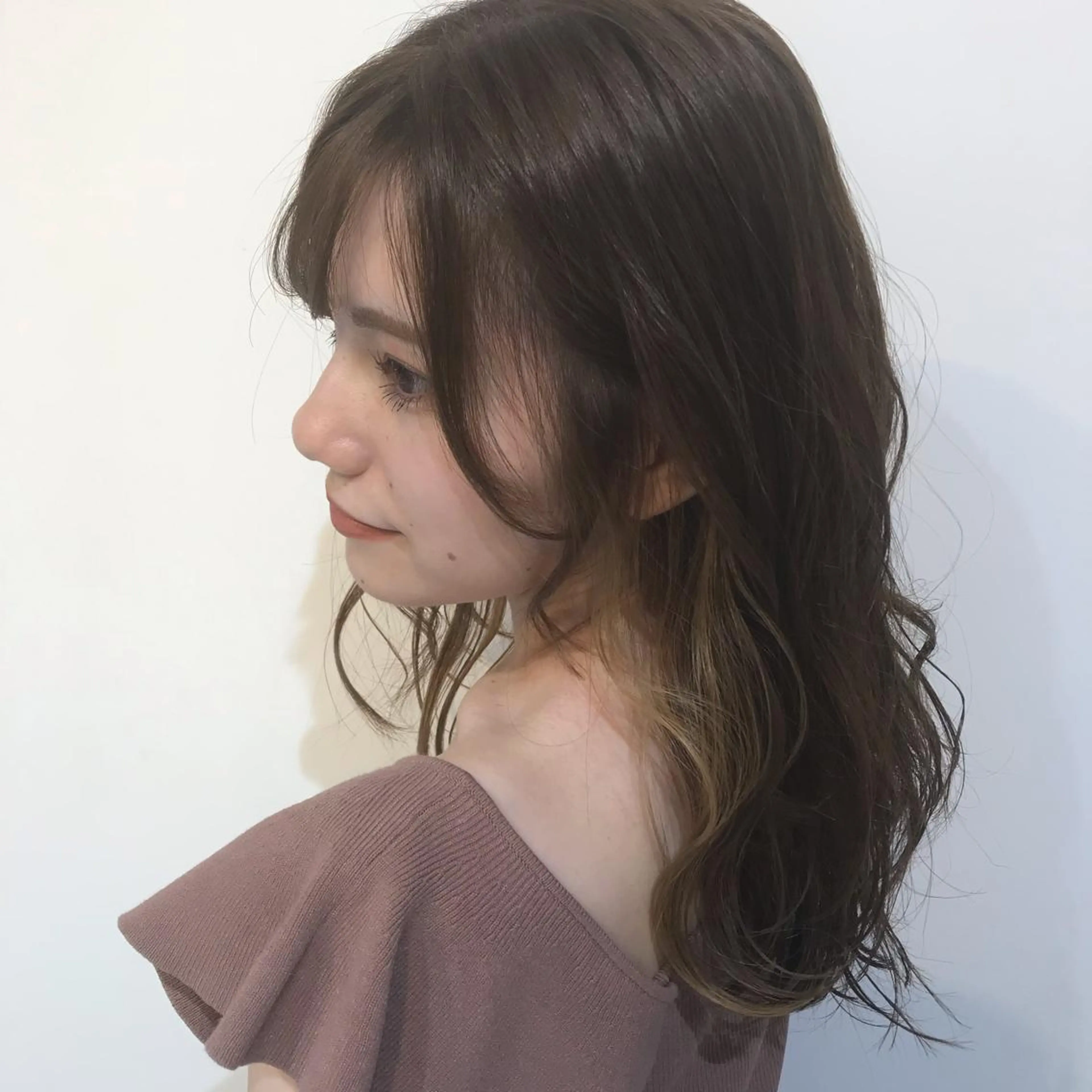 ロング カラー イヤリングカラー オリーブカラー 顔周りカット momo所属・メンズヘアメイク 🩵Mayuki🩵のヘアスタイル