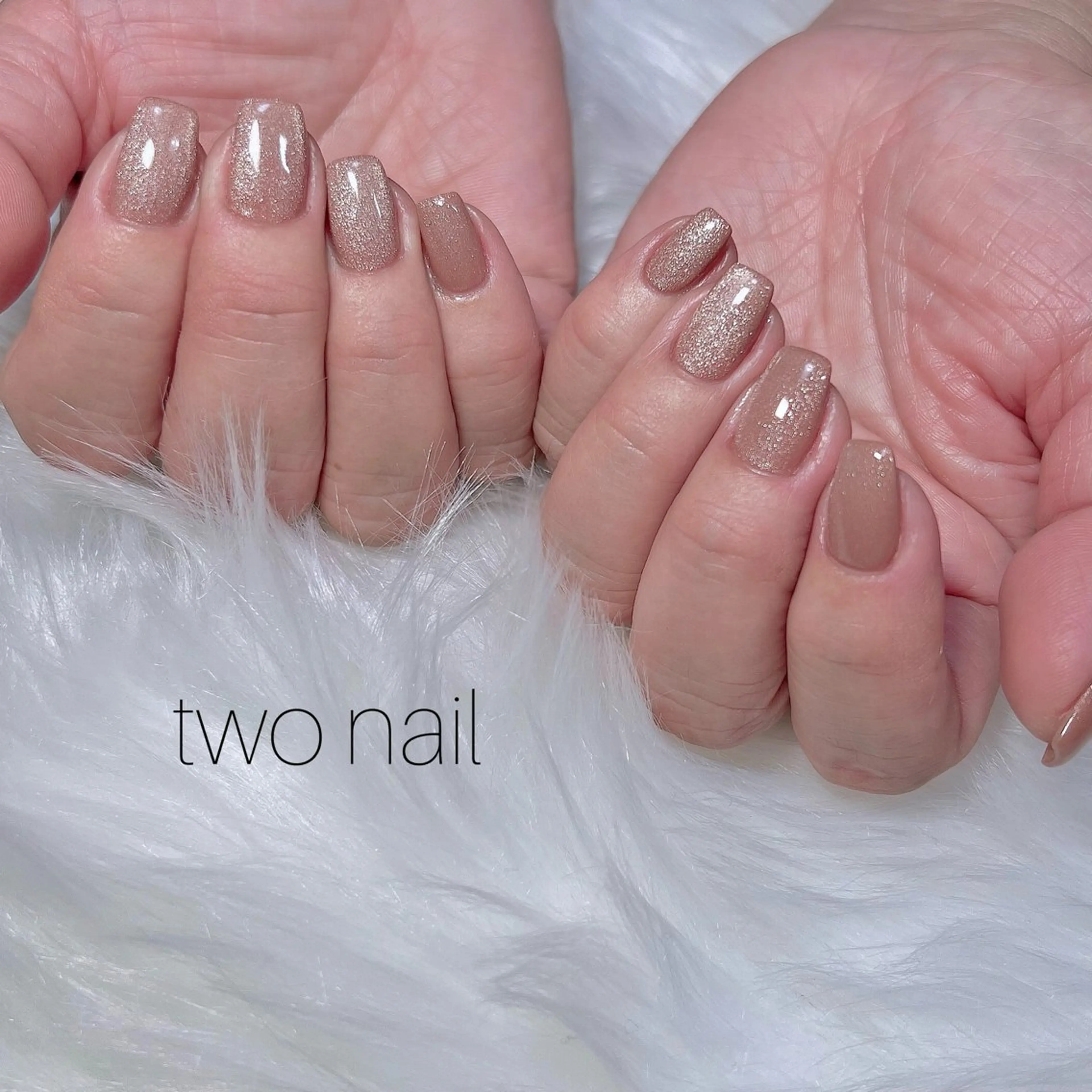 ネイル ブラウン キラキラネイル マグネットネイル ネイルチップ ホワイト ハンドネイル two nailのネイルデザイン