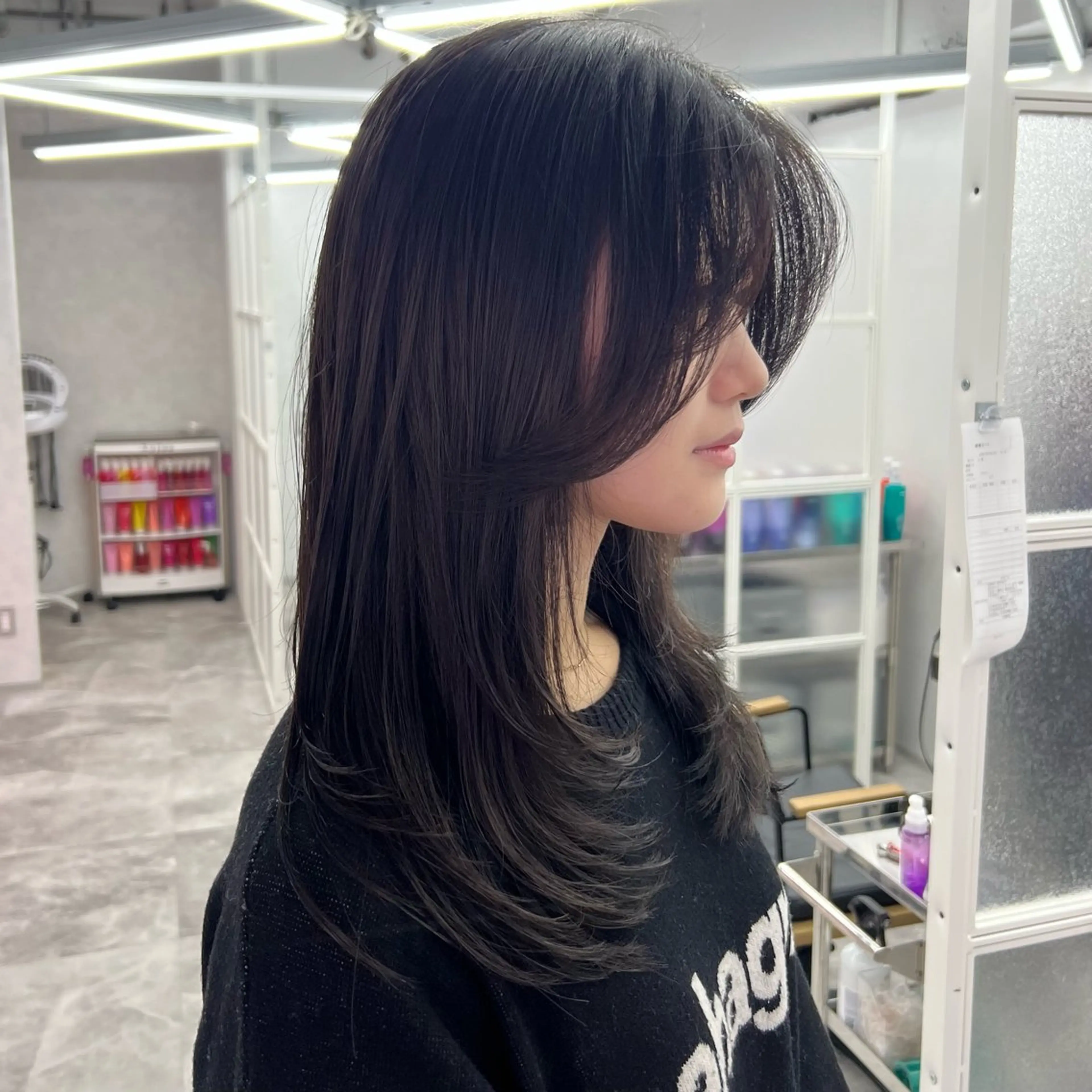 セミロング ハッシュカット 韓国風ヘア レイヤーカット カット 岸下 理緒のヘアスタイル