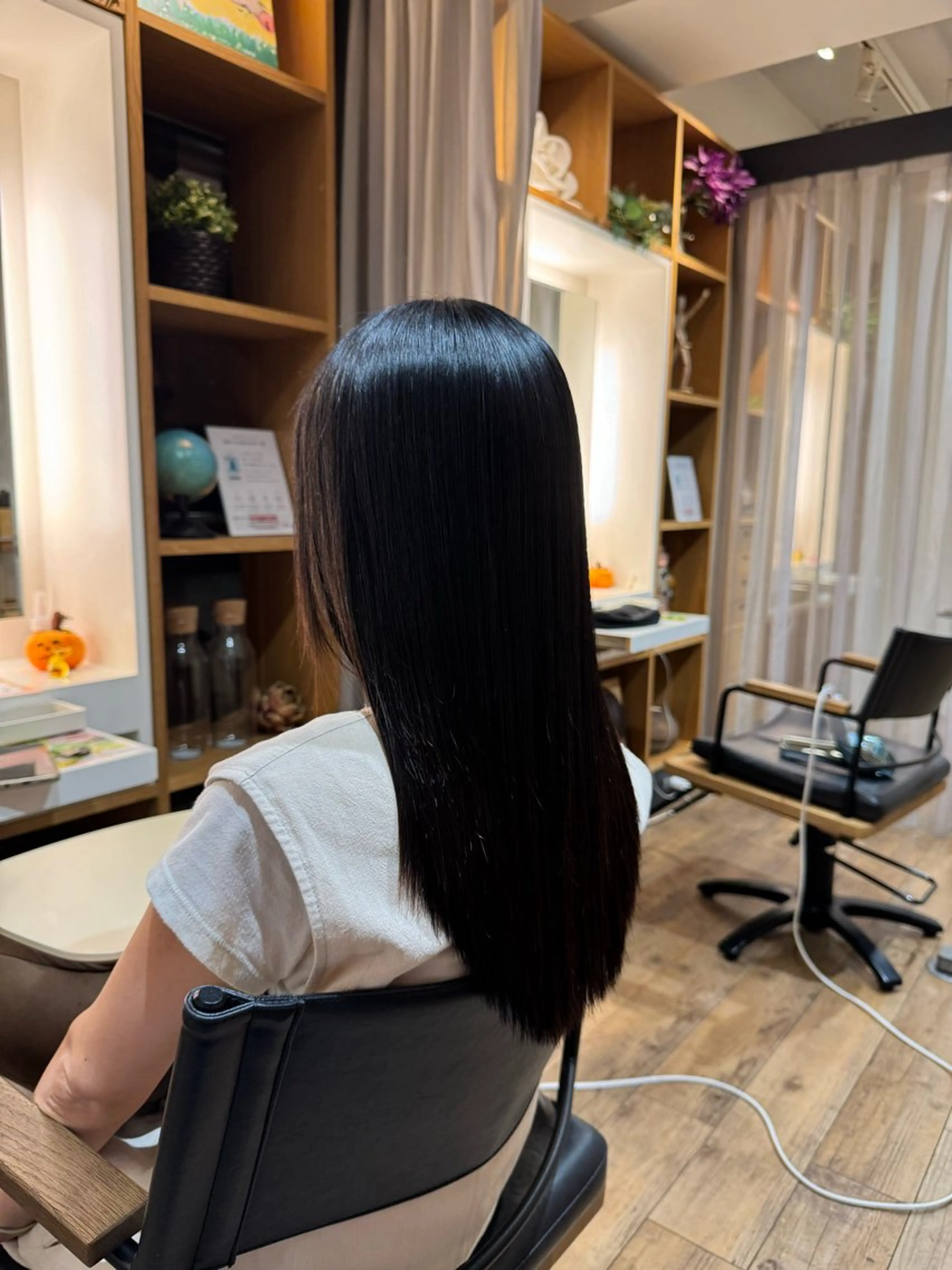 セミロング カット 縮毛矯正 トリートメント afloatkobe所属・美髪/髪質改善 川口凌弥のヘアスタイル