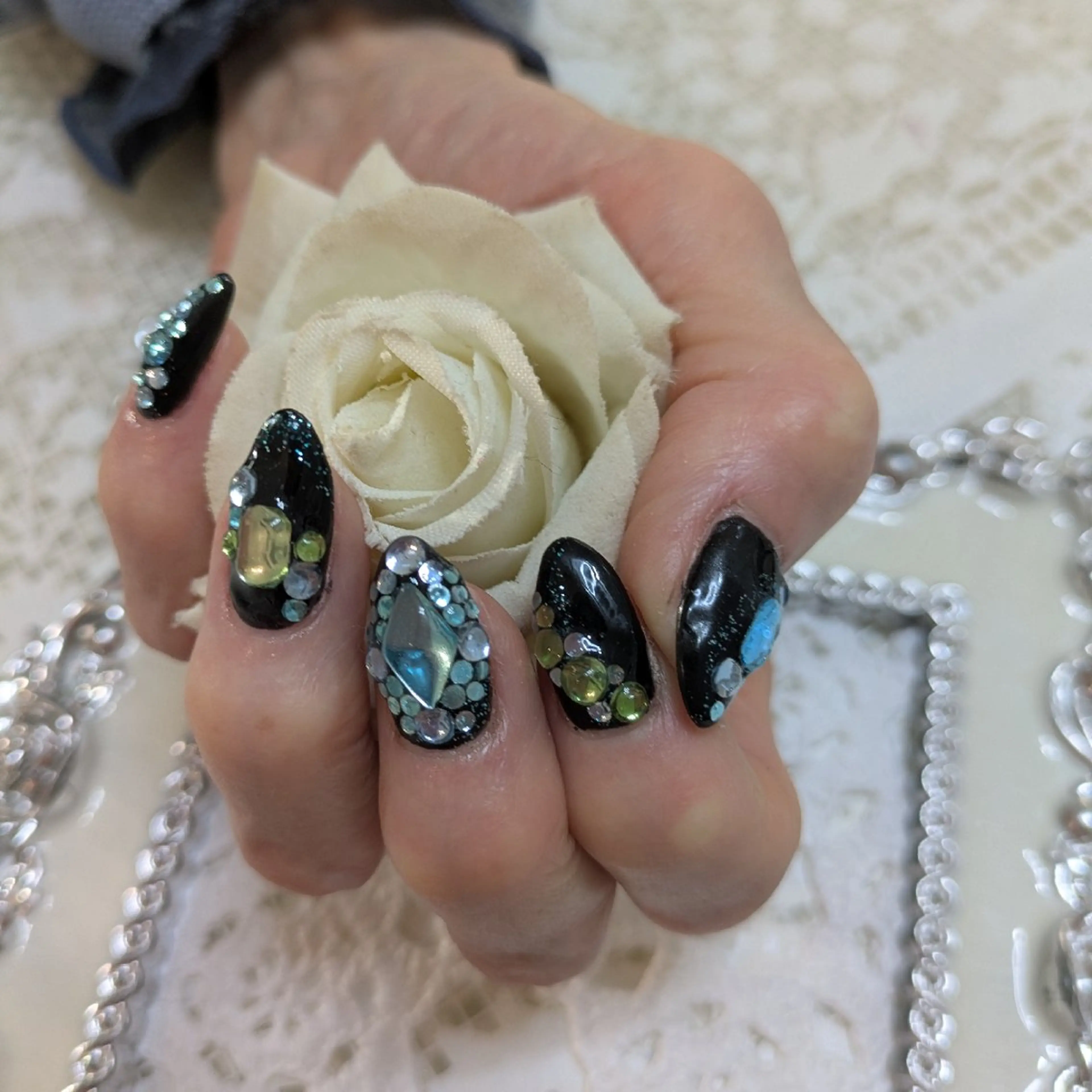 ネイル エステとネイル ローズコンフォートのネイルデザイン