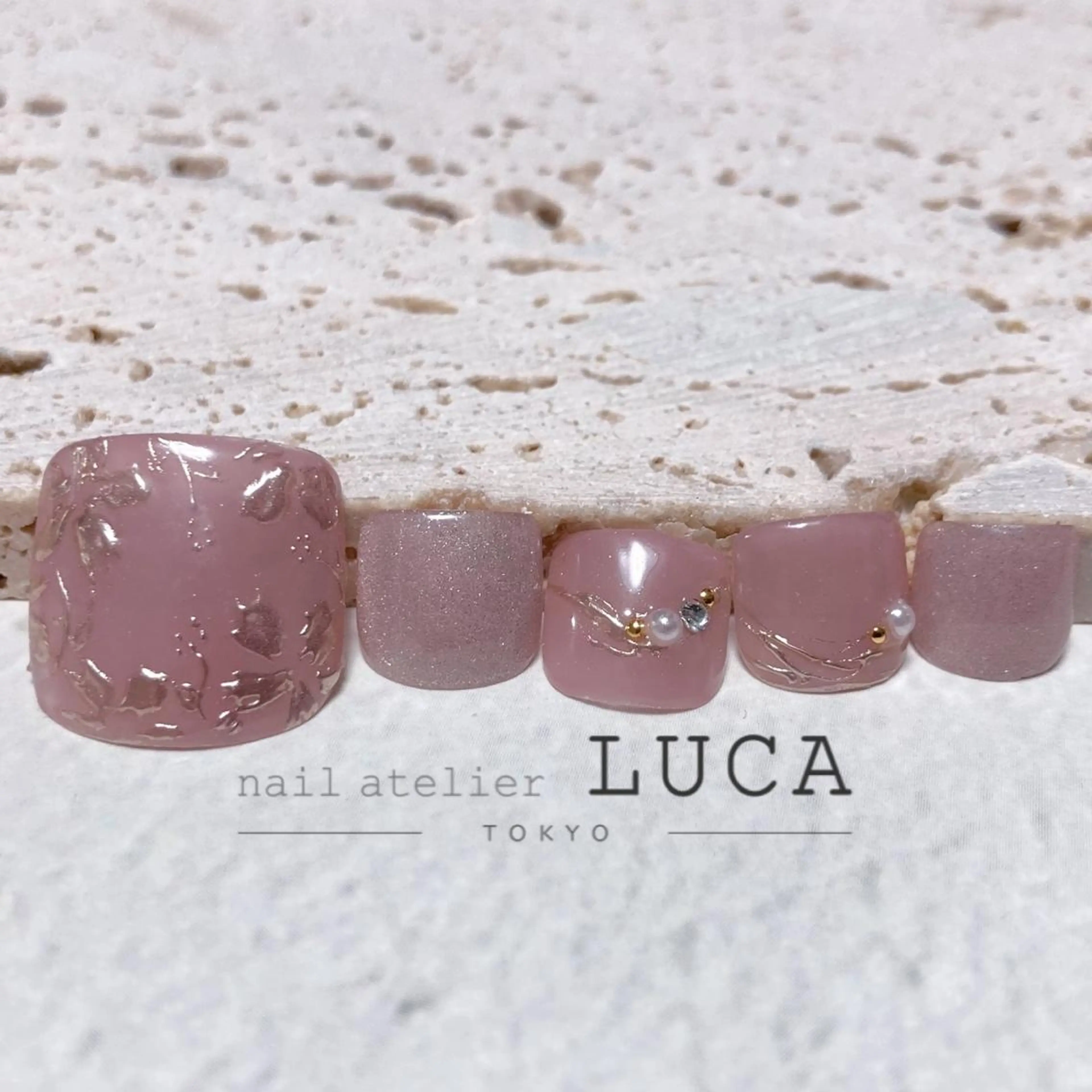 ネイル アートネイル オーロラネイル クリアネイル 長さ出し フットネイル フットネイル ネイルアトリエルカ スタッフのネイルデザイン