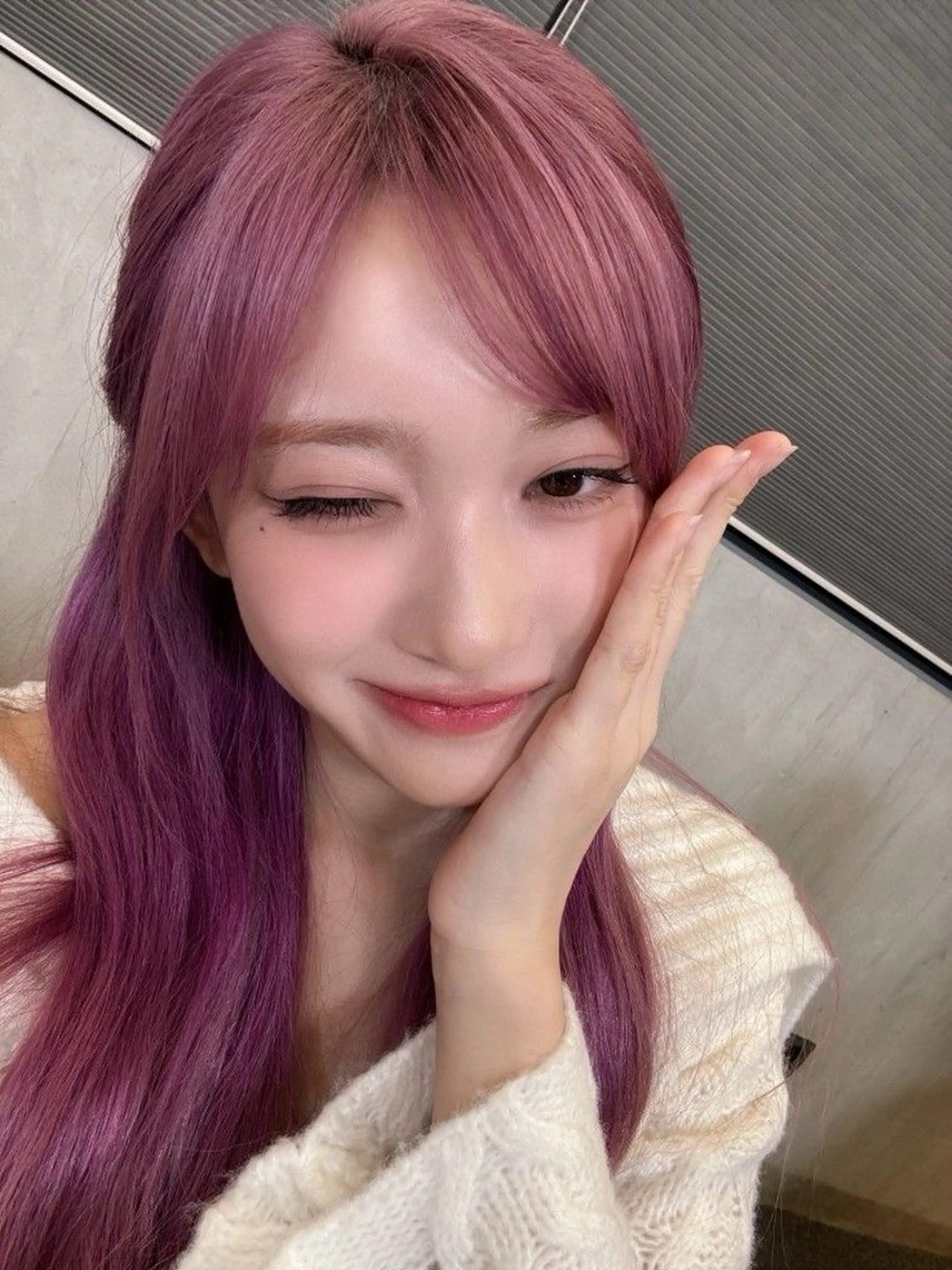 【 ケアブリーチ込みカラー＋顔まわりor前髪カット 】 🩷暖色ハイトーンピンク🩷やわらかい印象・垢抜けバツグン🎀の写真