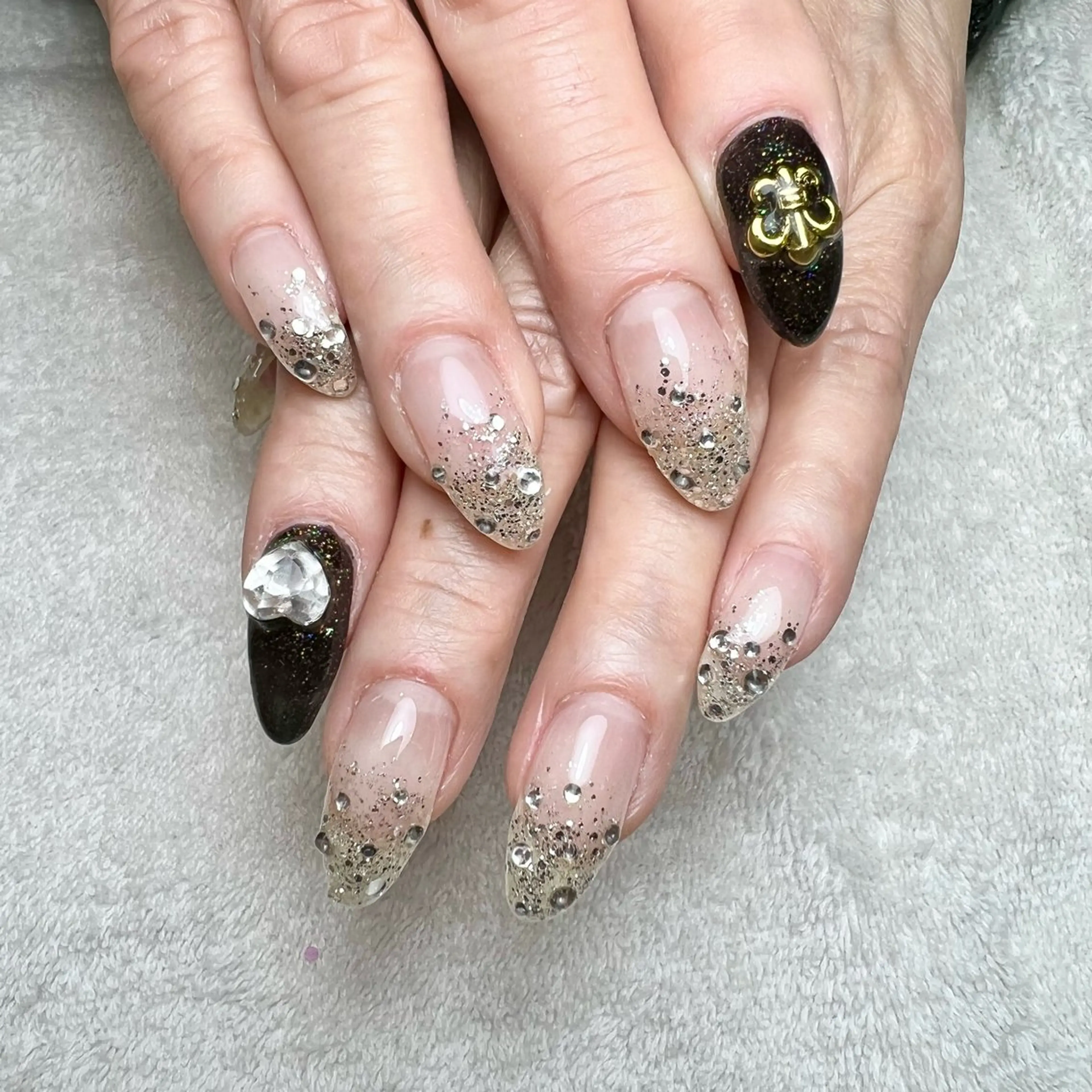 ネイル キラキラネイル ハンドネイル COCO+所属・COCO +のエステ・リラクイメージ