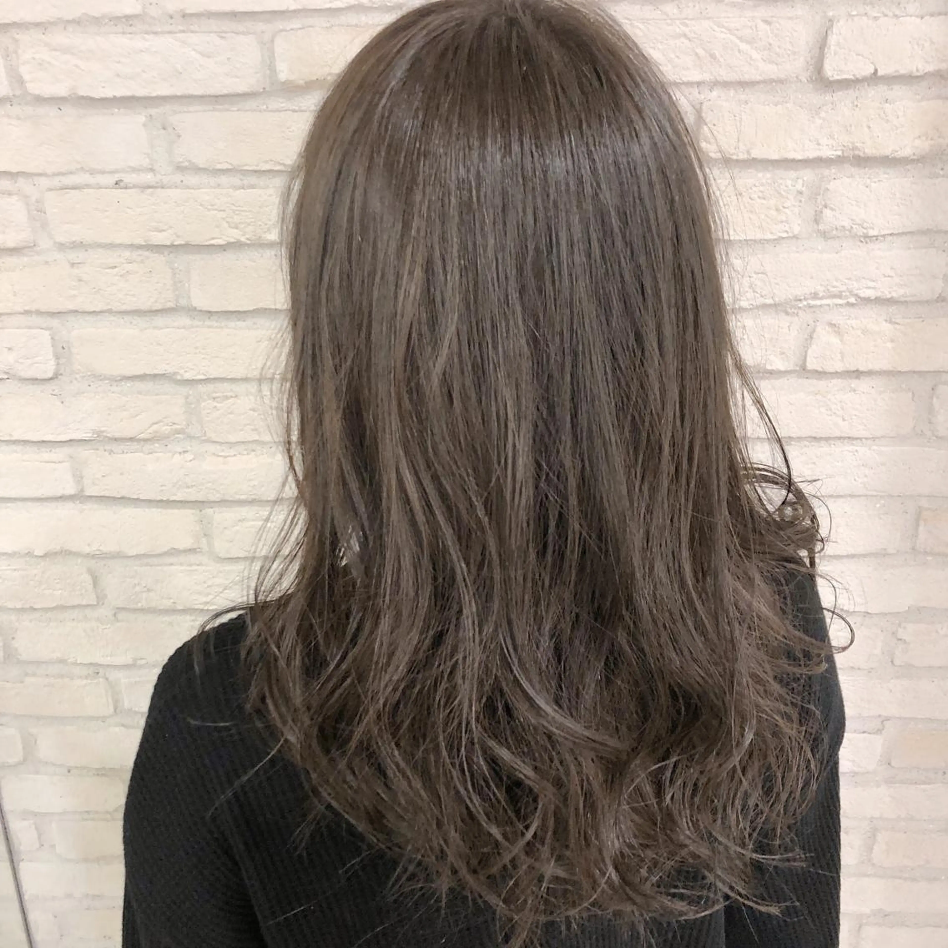 セミロング カラー グレージュ HAUS 片山みほのヘアスタイル