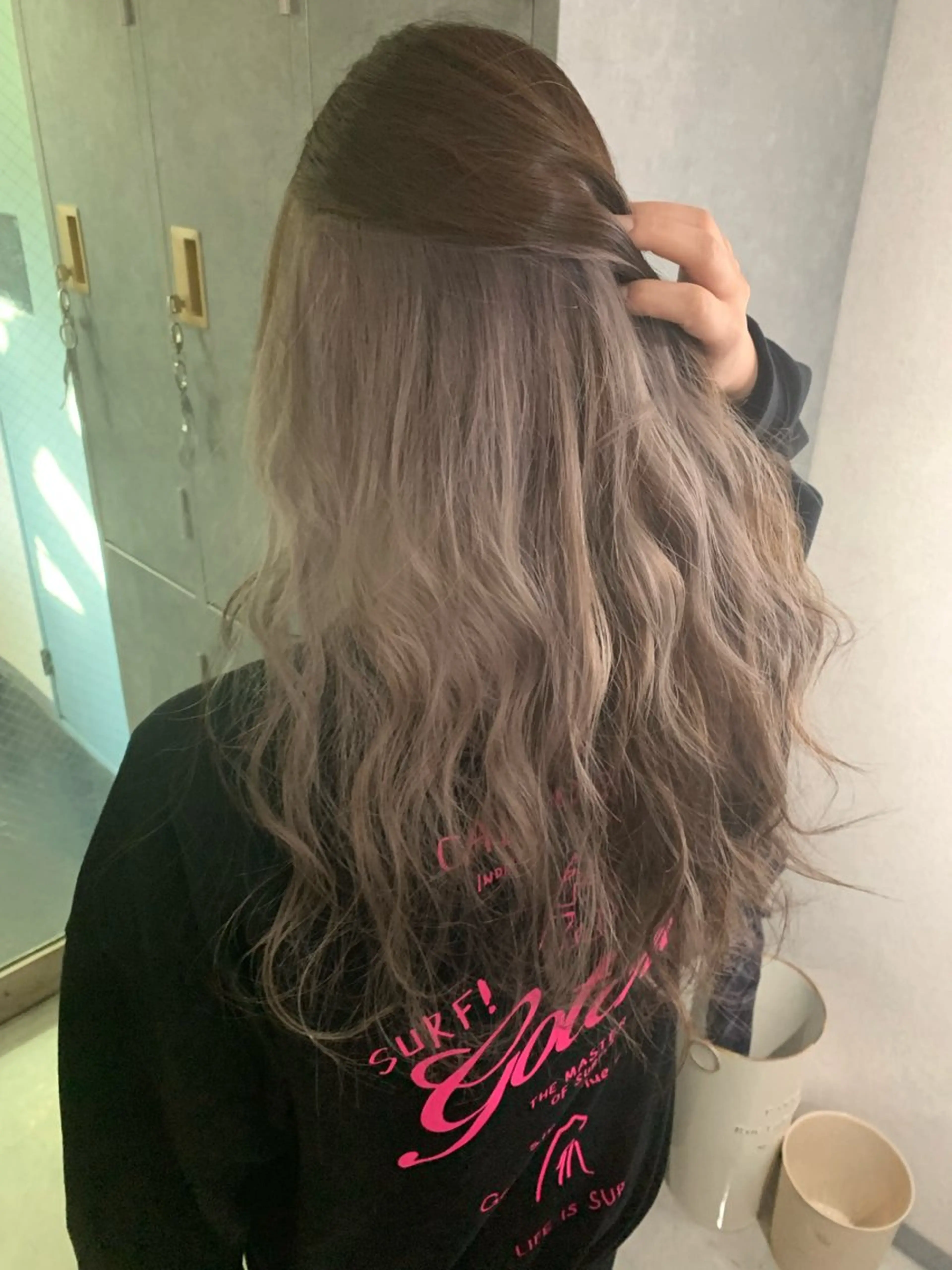 ロング カラー ブリーチ インナーカラー ヘアカラー トリートメント カラーなら川嶋宏旭✨ salonLEPIAのヘアスタイル