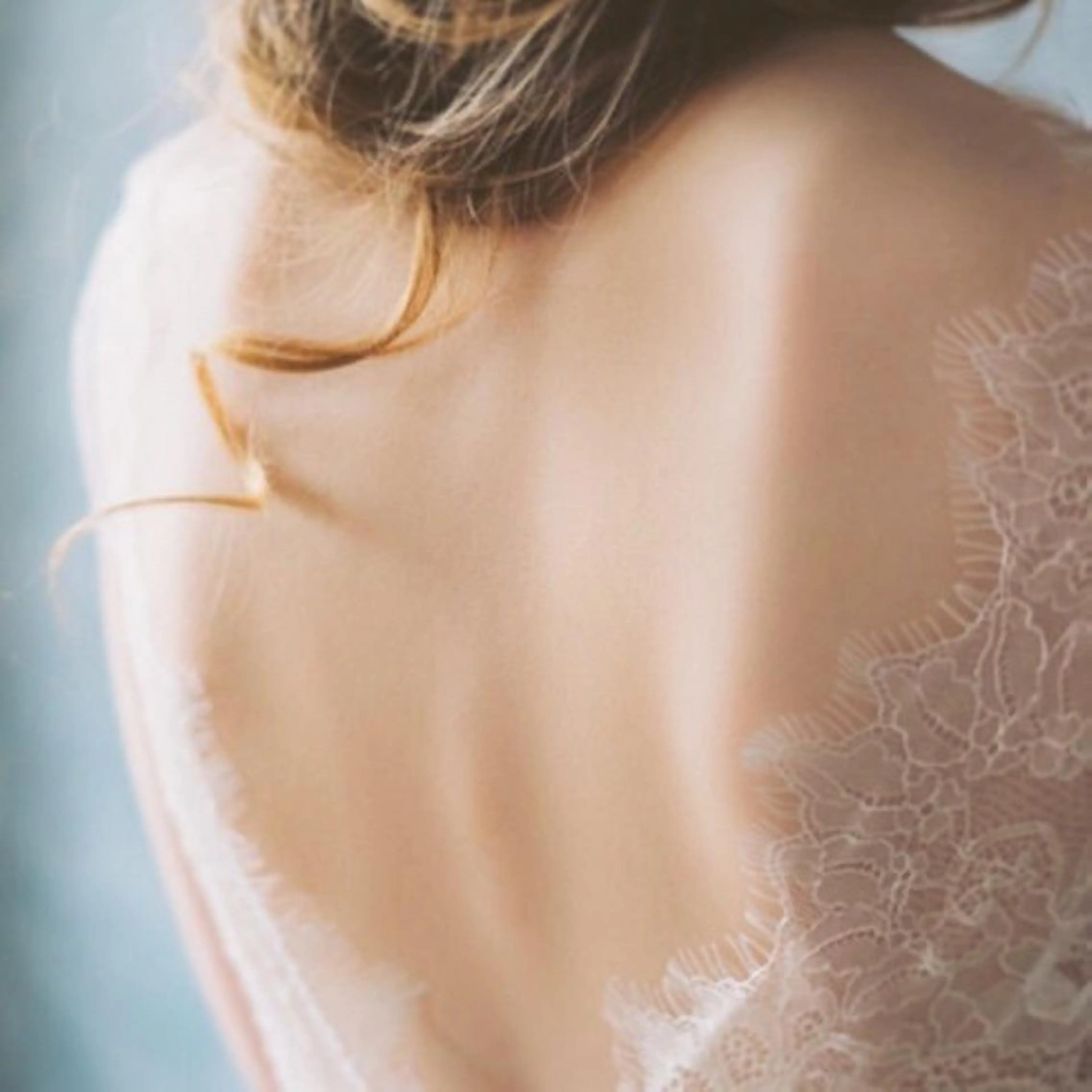 【花嫁さま】背面トリートメント：シェービング＋光フォト＋毛穴洗浄＋美肌パックの写真