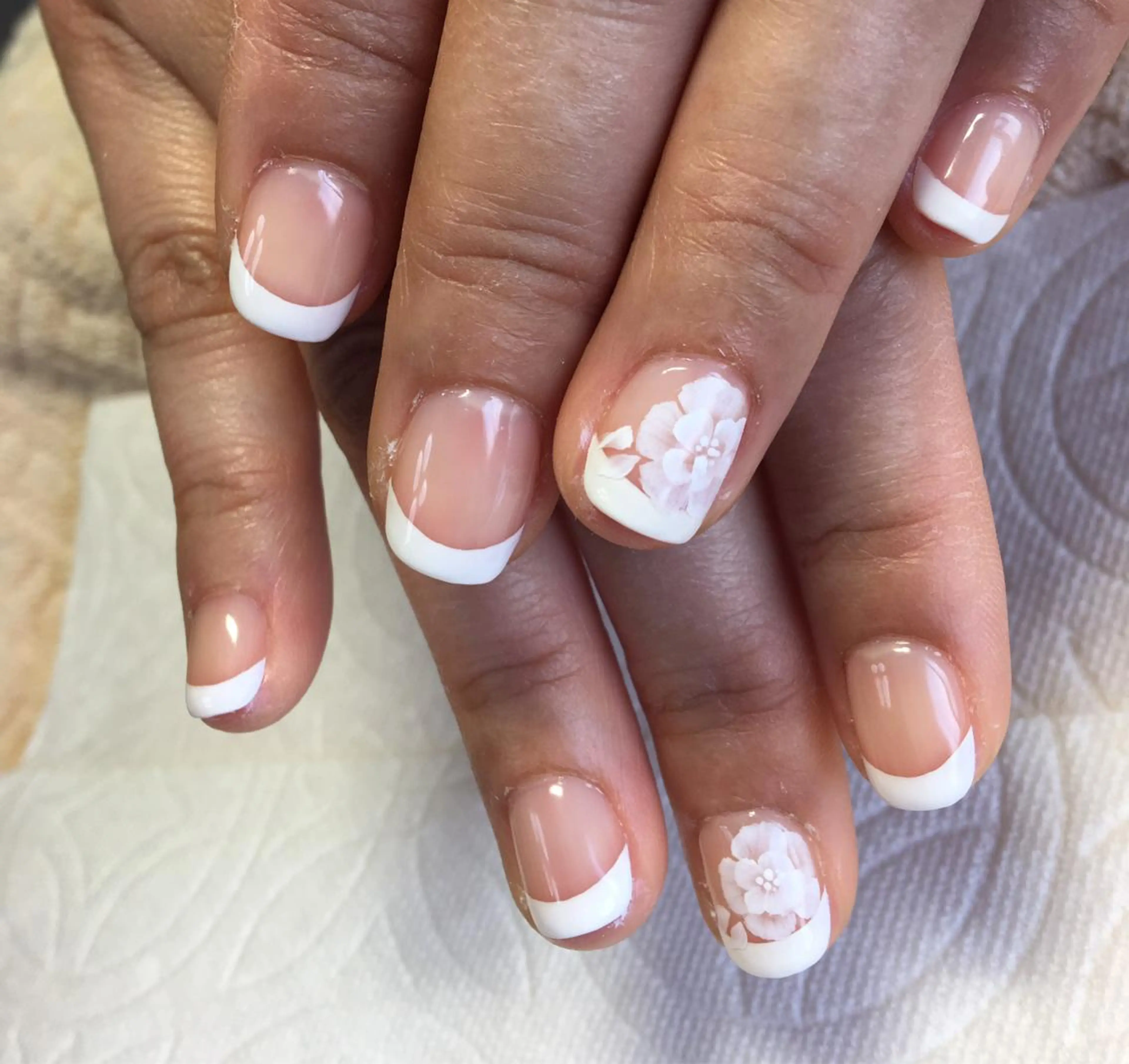 ネイル フラワーネイル フレンチネイル グラデーション THECOLORS所属・近貞 莉奈のネイルデザイン