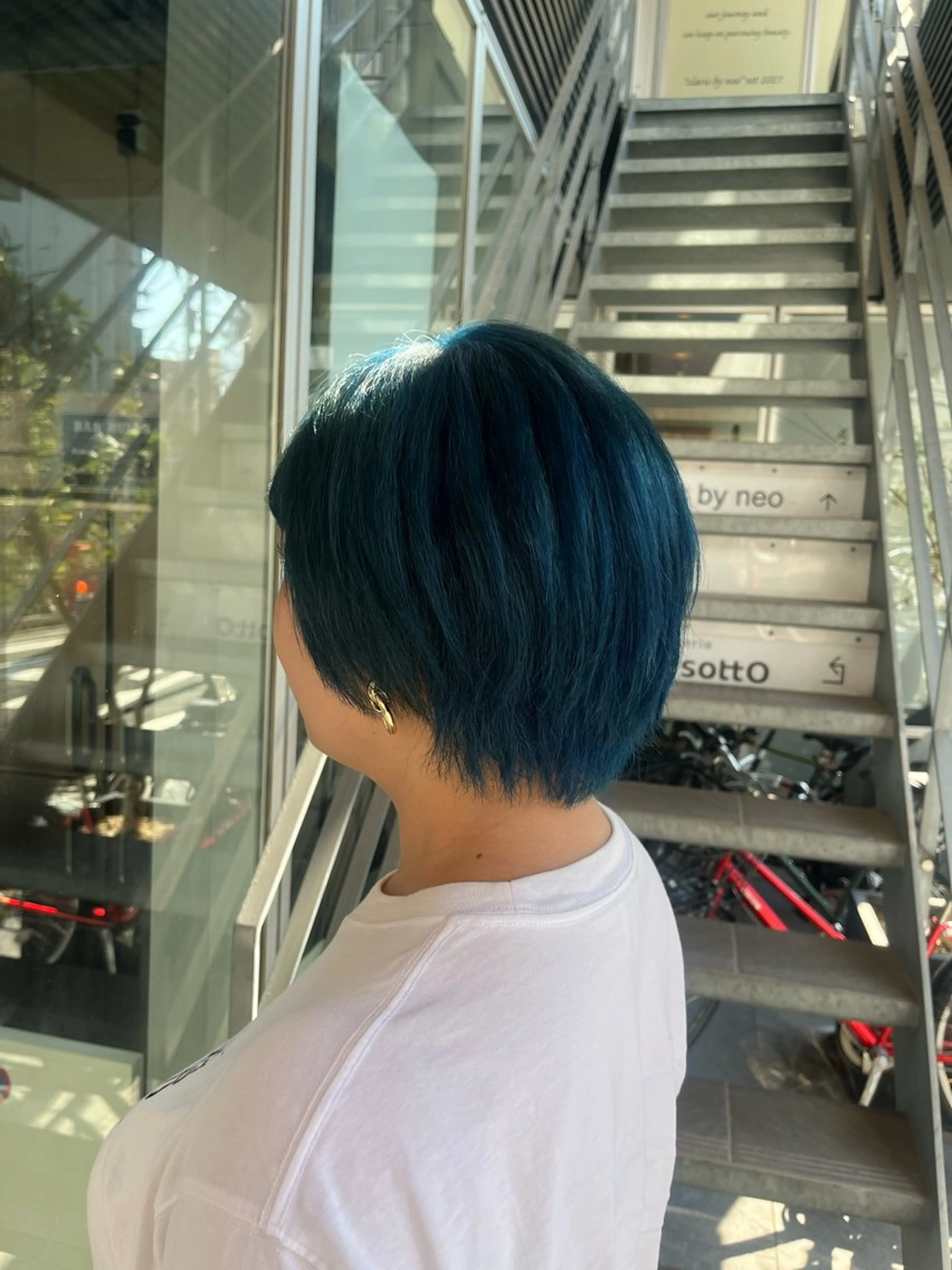 カラー ブリーチ ブルーカラー ヘアカラー 和泉田 真白のヘアスタイル