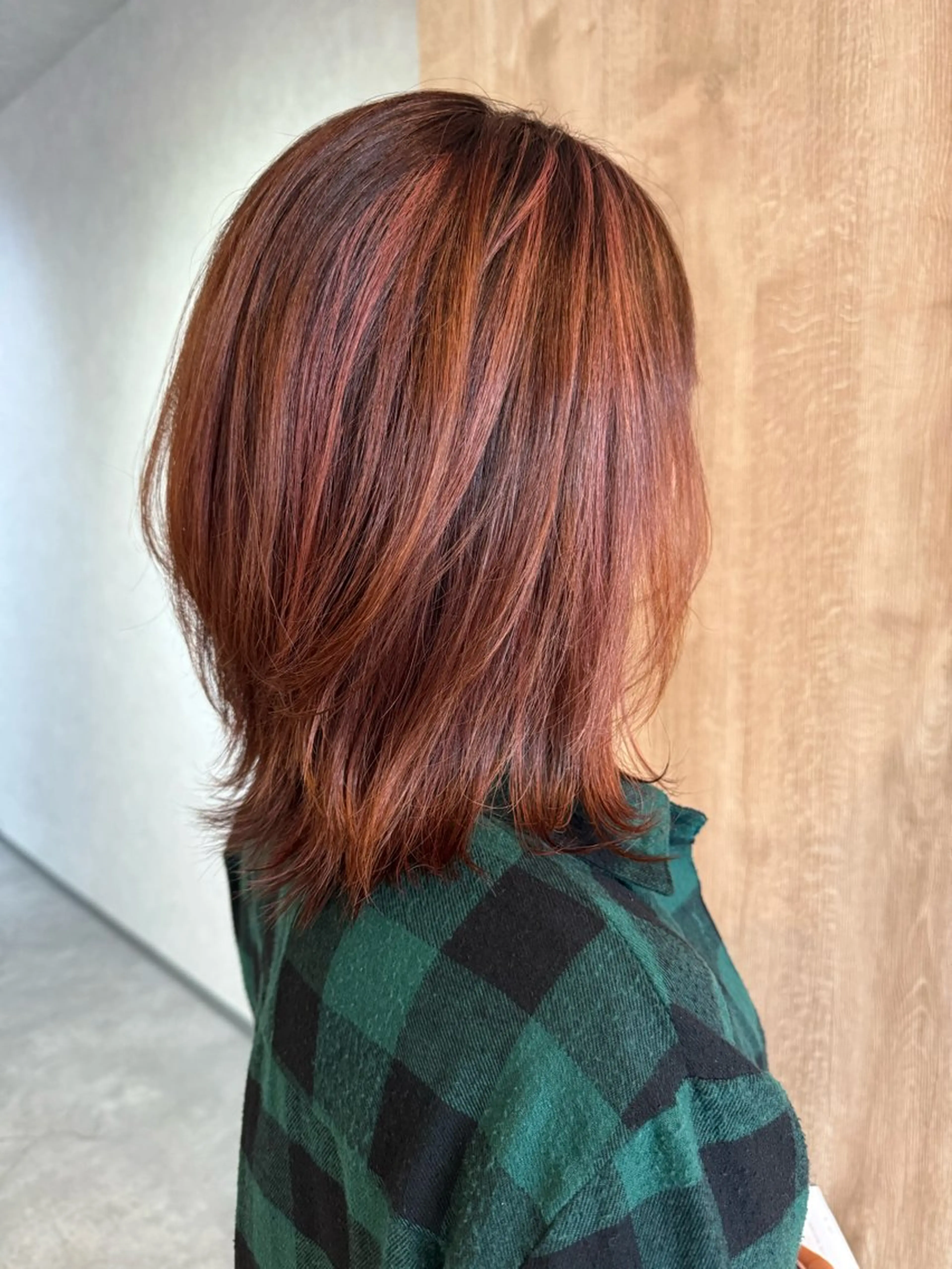 ミディアム カラー ハイライトカラー ピンクカラー ハイライト カット ヘアカラー Bish Yanaのヘアスタイル