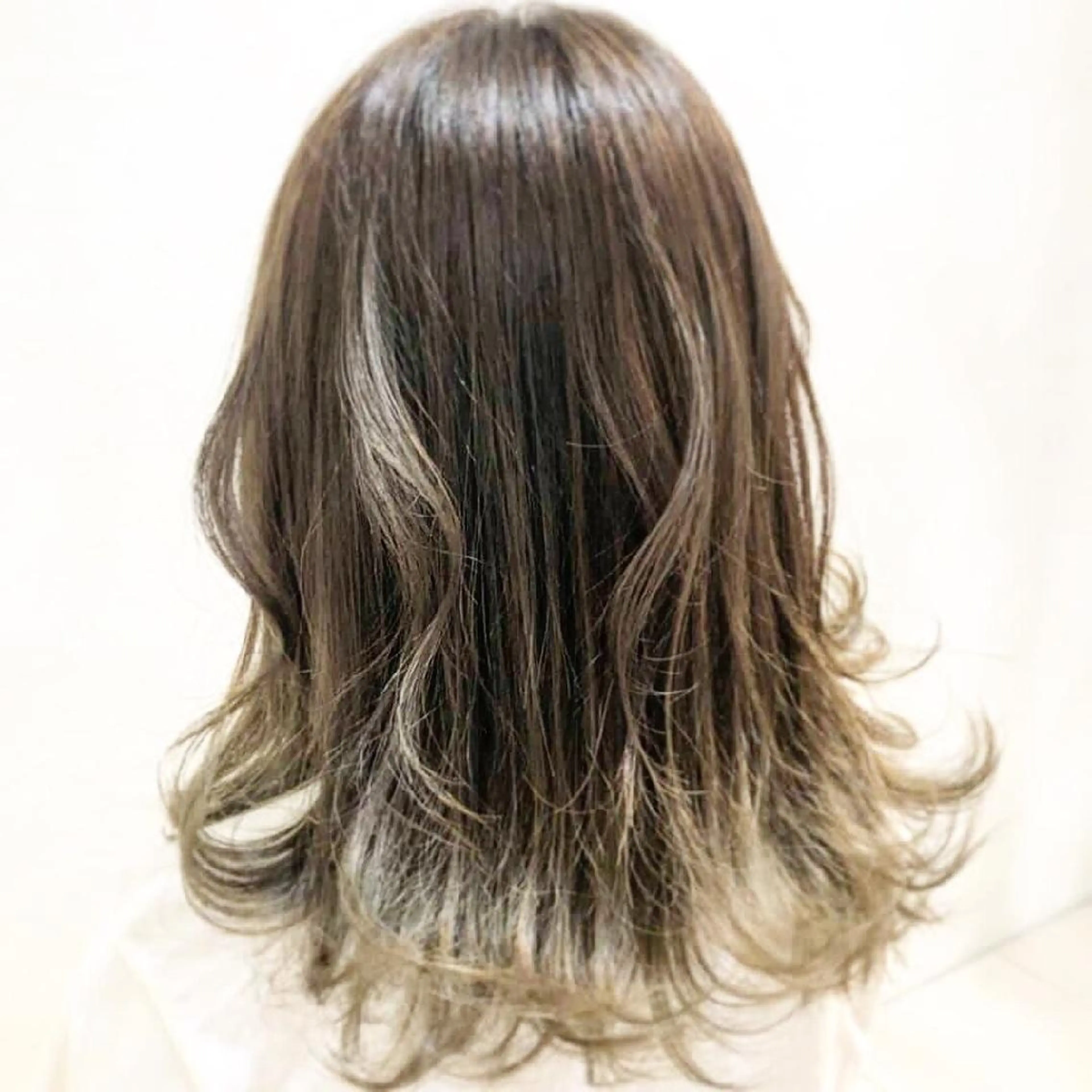 セミロング カラー 金曽 (天方) 美子のヘアスタイル