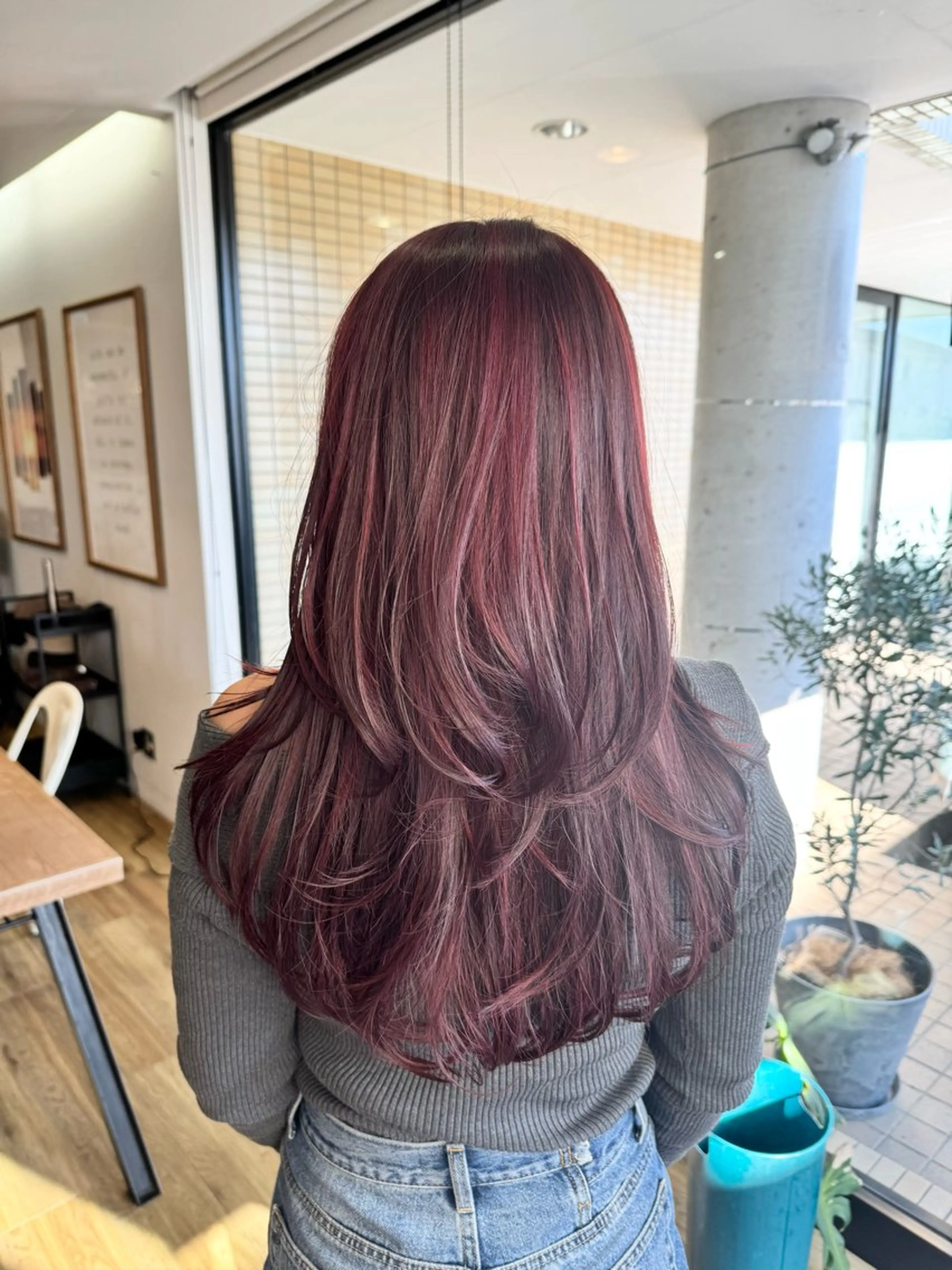 ロング カラー レッドカラー カット ヘアカラー トリートメント ツキダテ ユイのヘアスタイル