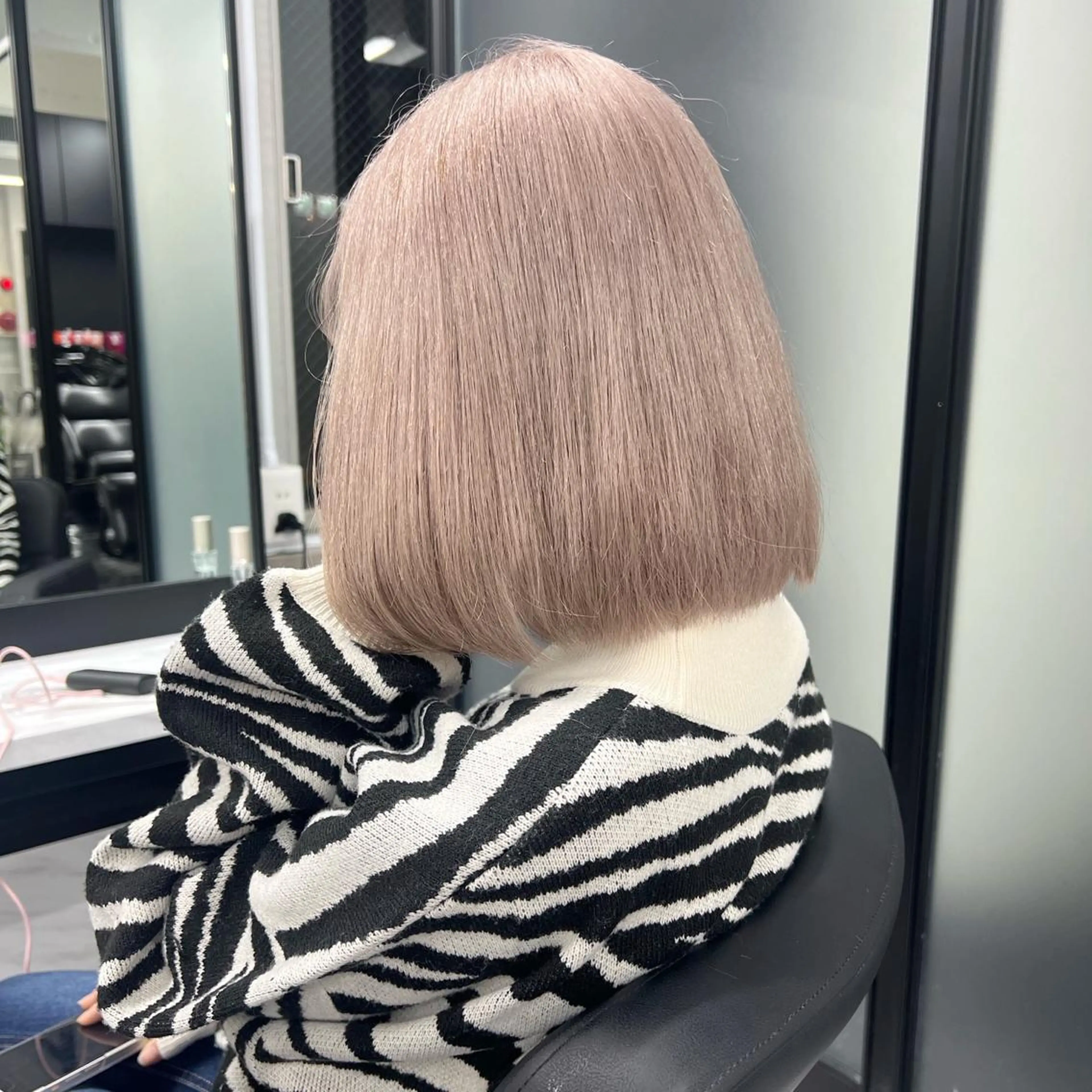 ミディアム カラー シールエクステ ハイトーンカラー エクステ ヘアカラー トリートメント シールエクステ特化 ハイトーン、NANAのヘアスタイル