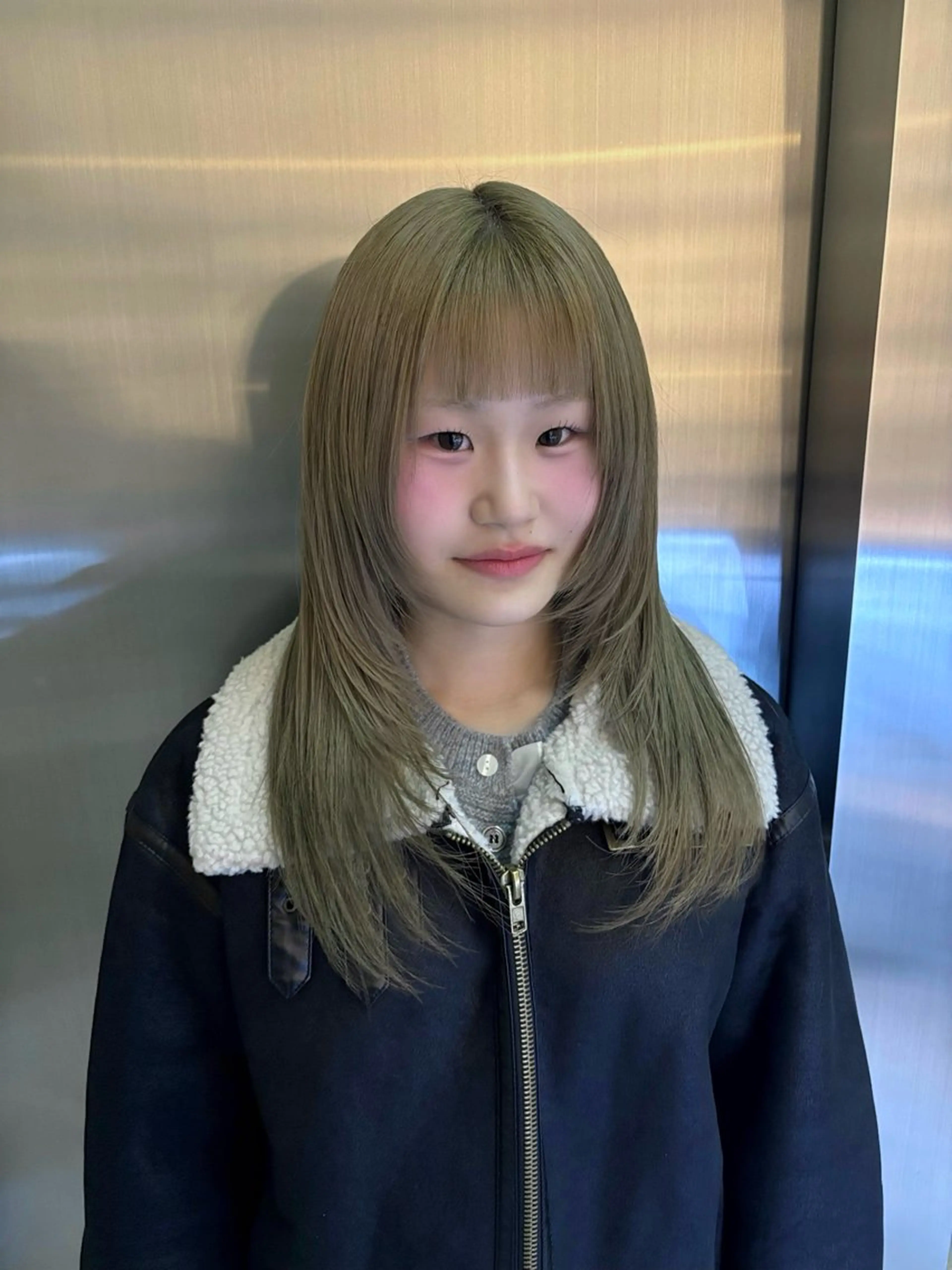 ミディアム ハイレイヤー レイヤーカット AXIS栄ガスビル Hinataのヘアスタイル