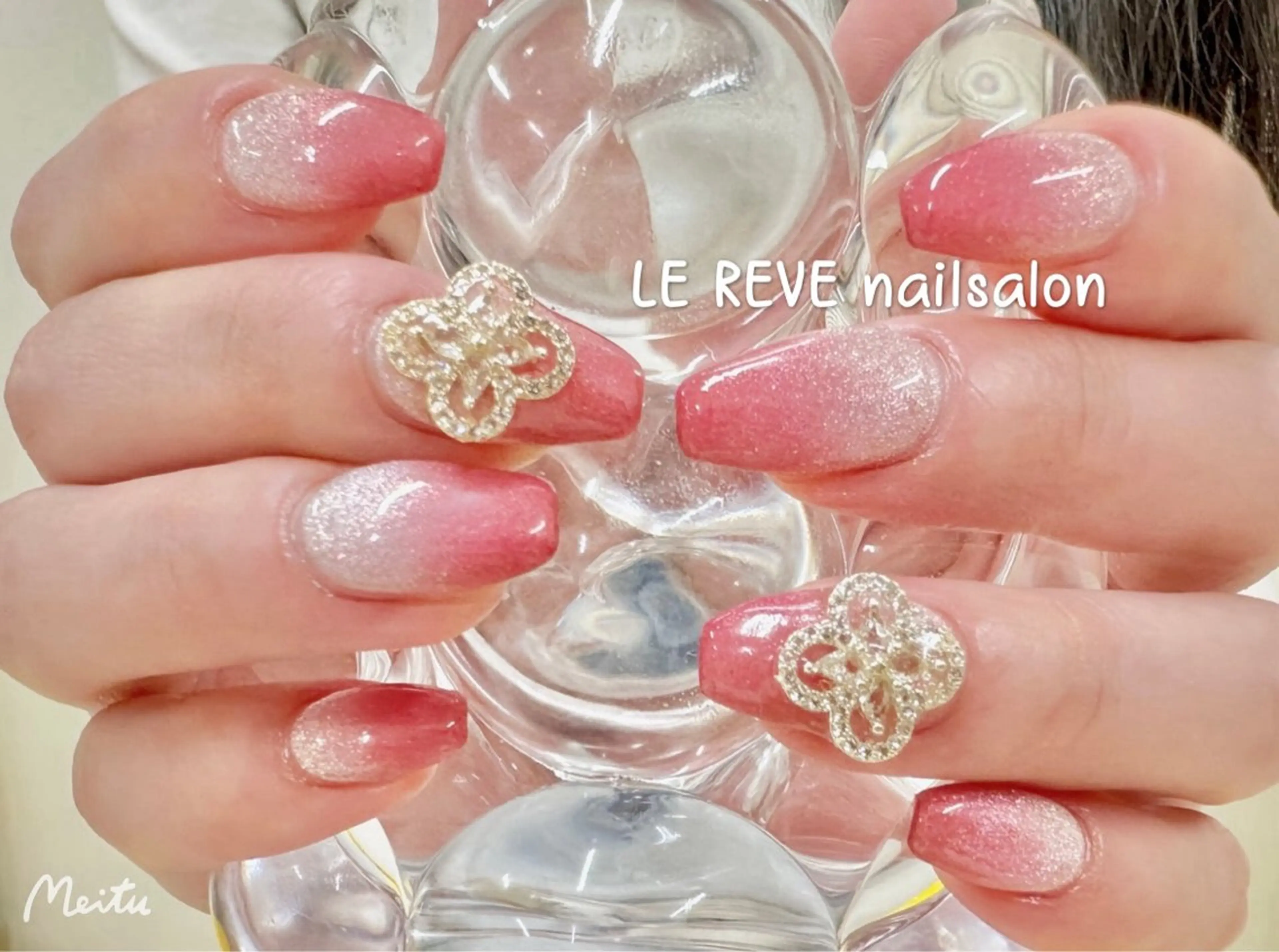 ネイル グラデーション キラキラネイル マグネットネイル ワンホンネイル LE REVE Emiのネイルデザイン