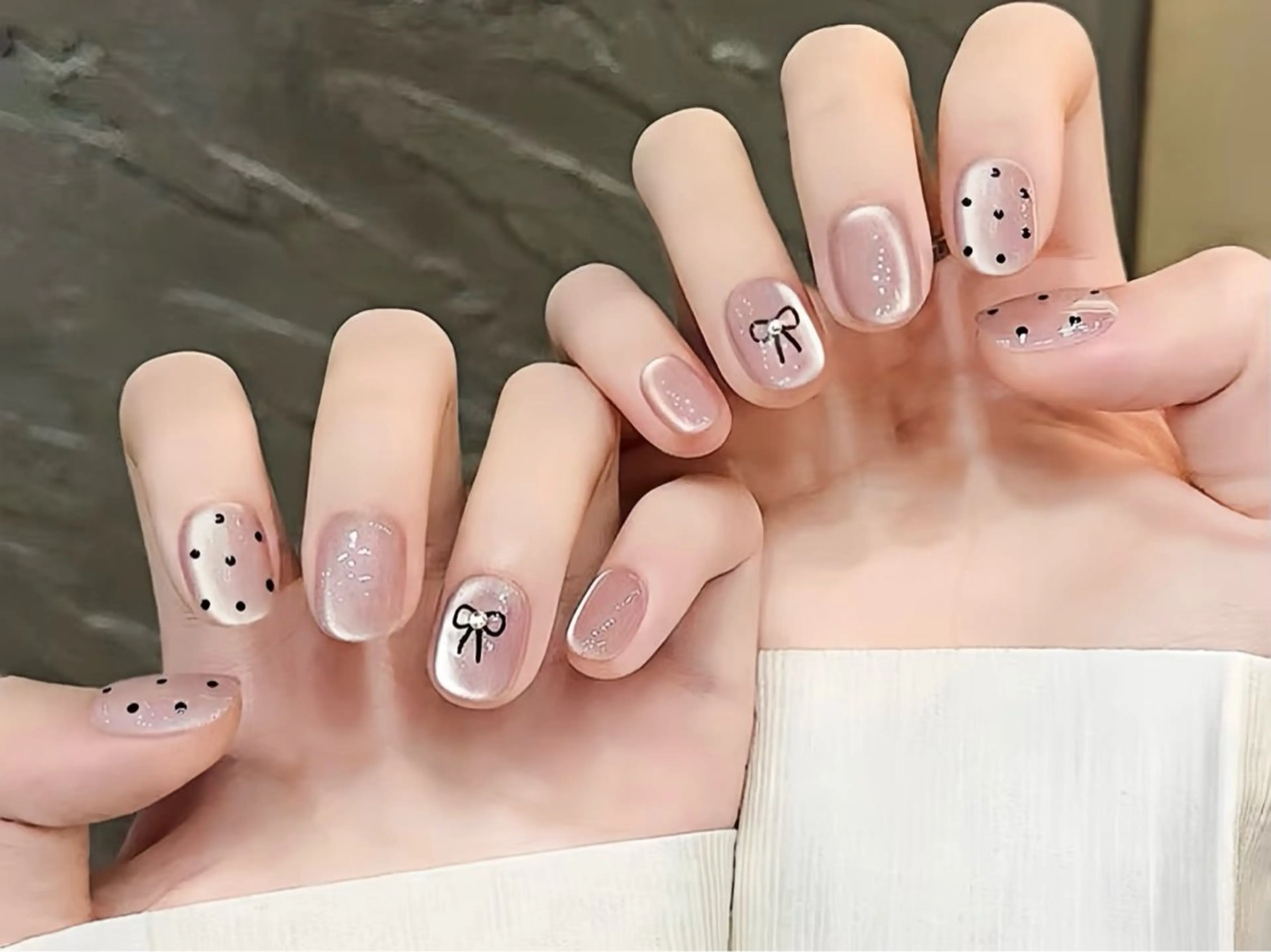 ネイル アートネイル ドット キラキラネイル マグネットネイル リボン ハンドネイル ハンドケア DarkHoney 池袋店のネイルデザイン